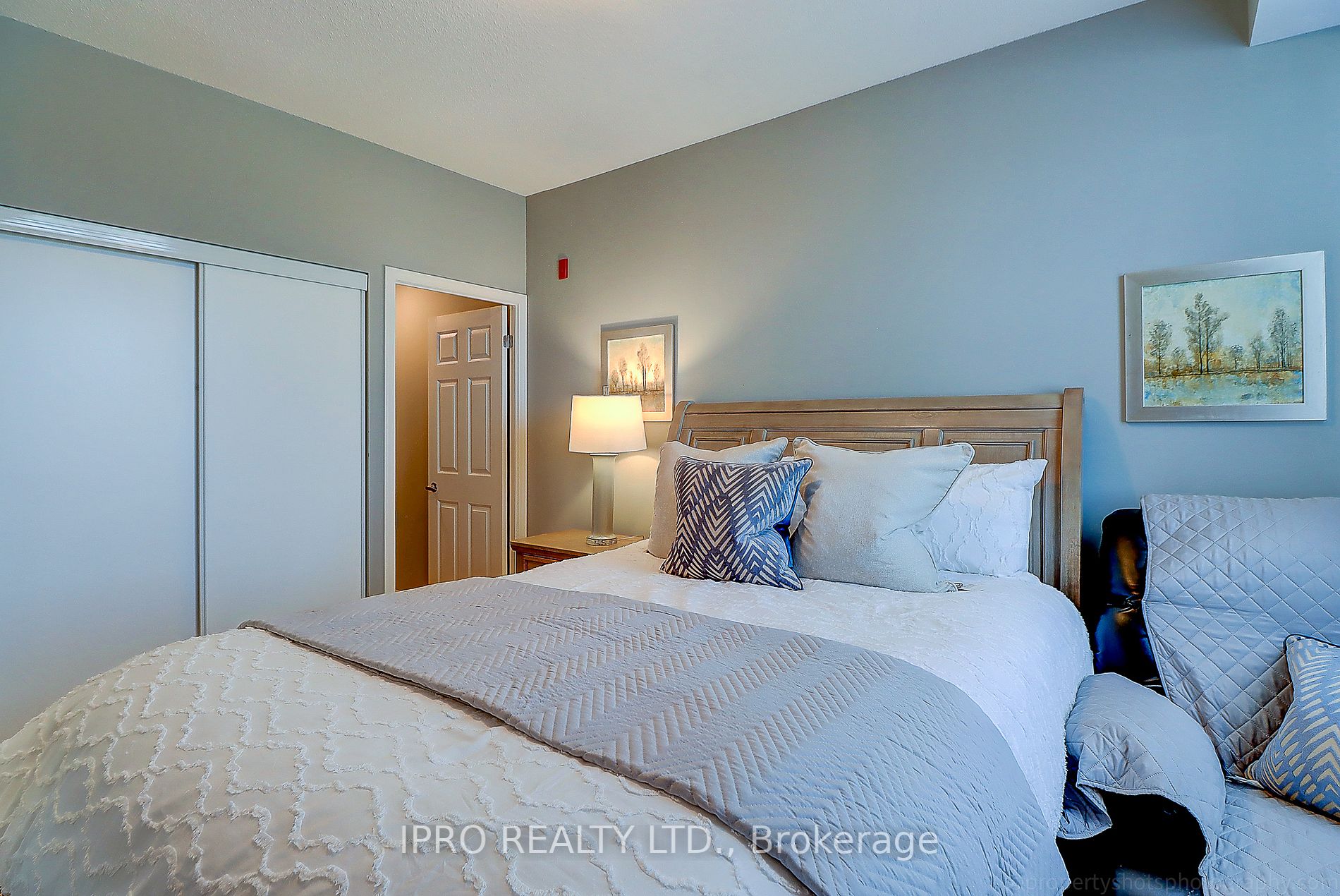 15450 Yonge St, #401