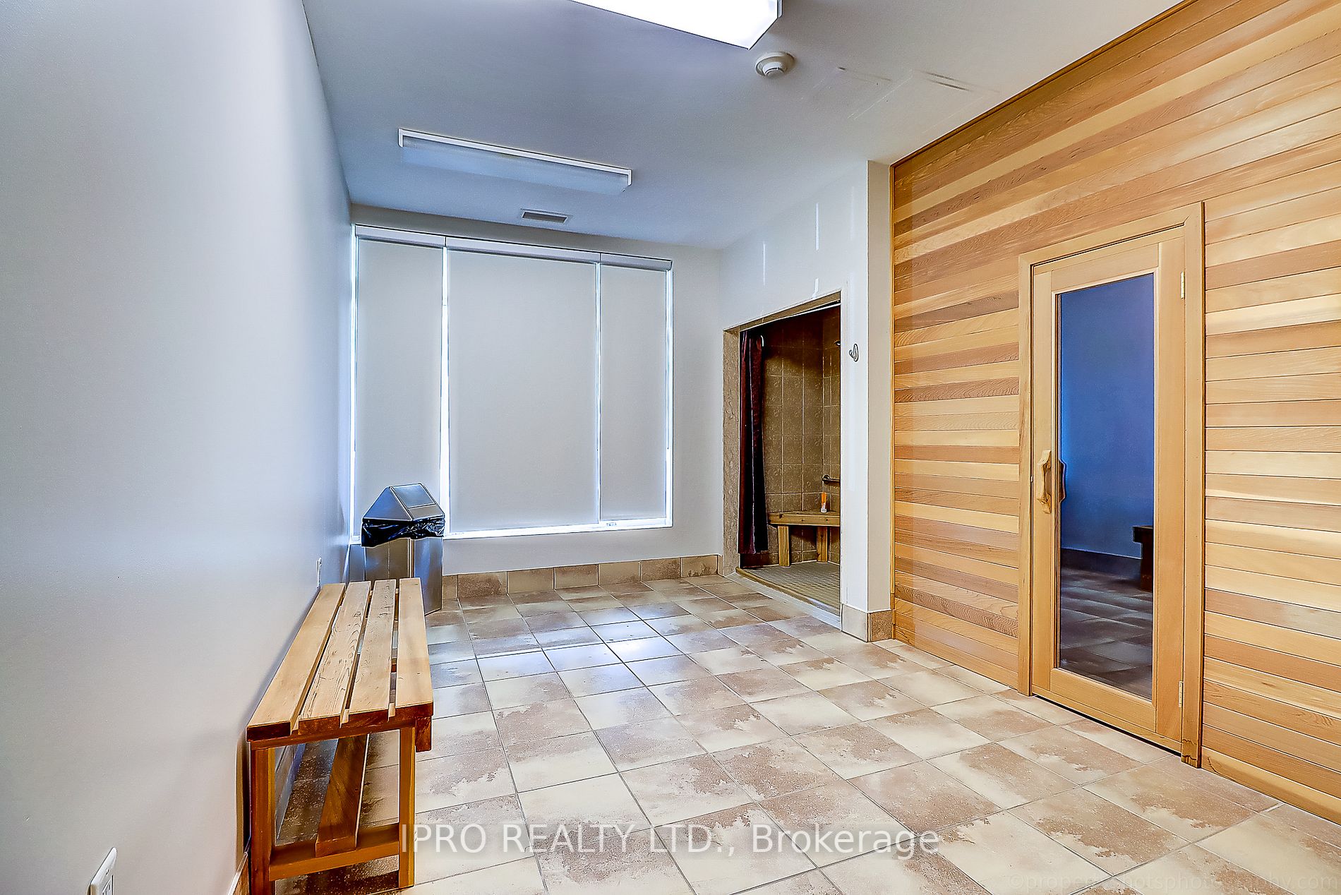 15450 Yonge St, #401