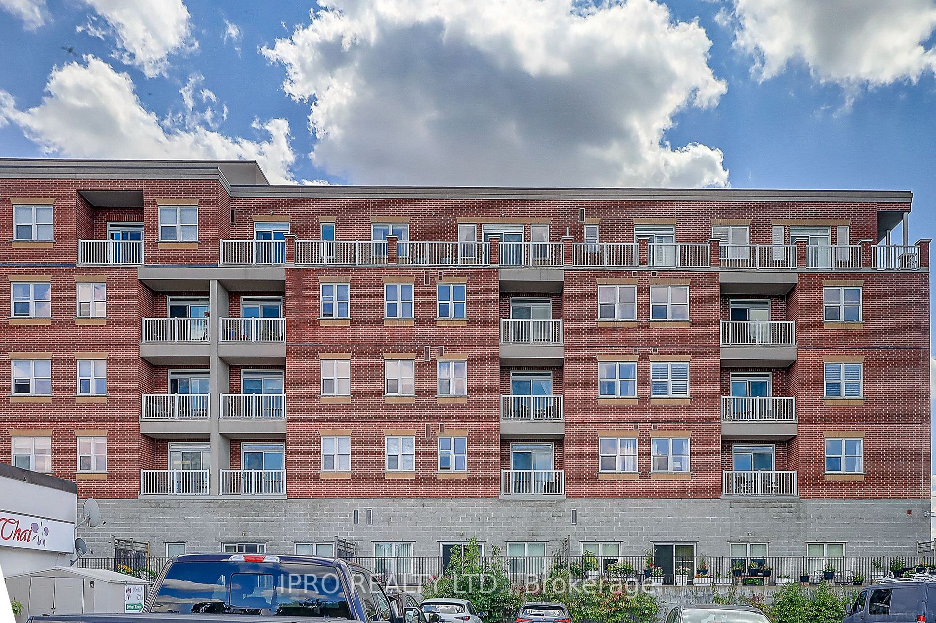 15450 Yonge St, #401