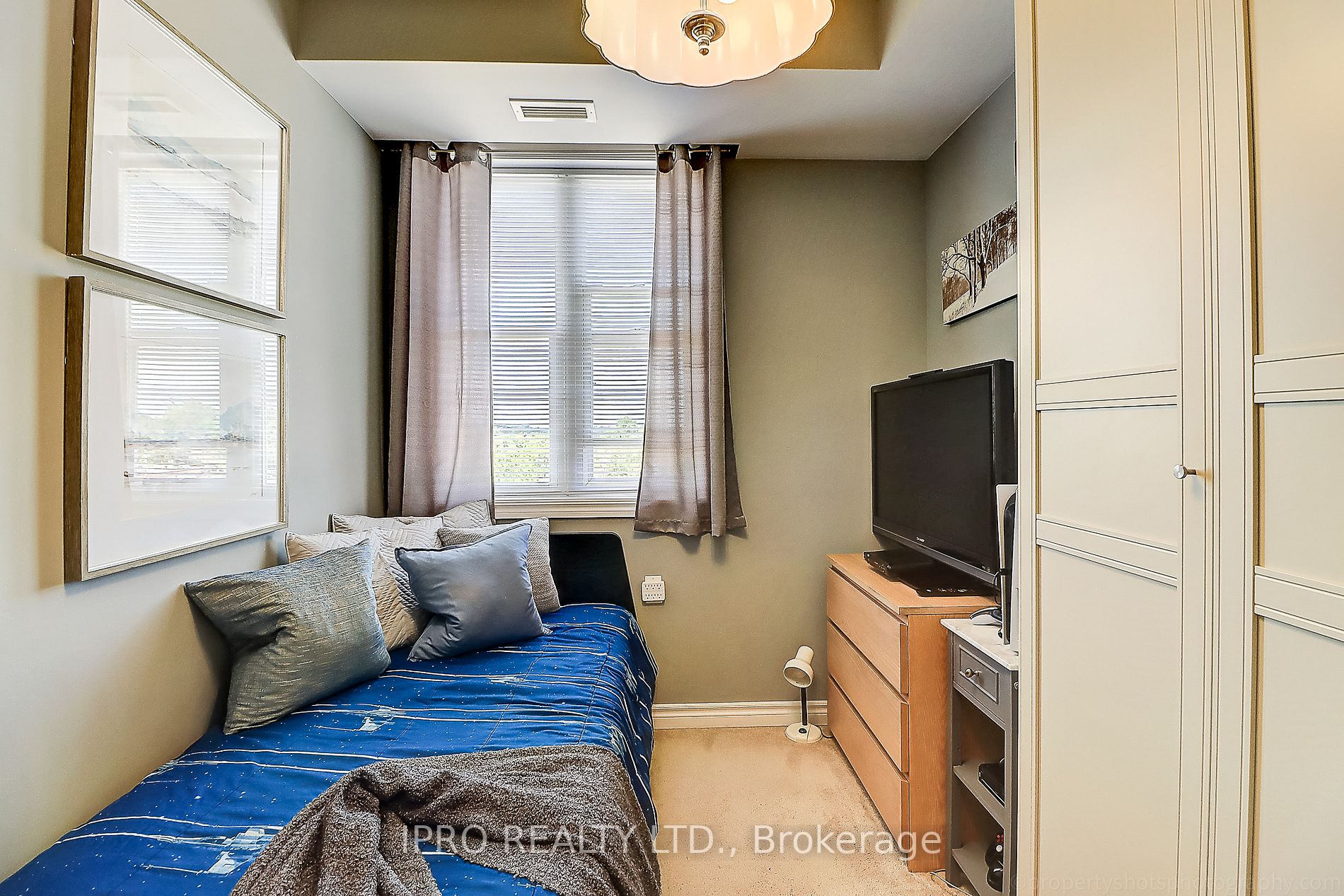 15450 Yonge St, #401
