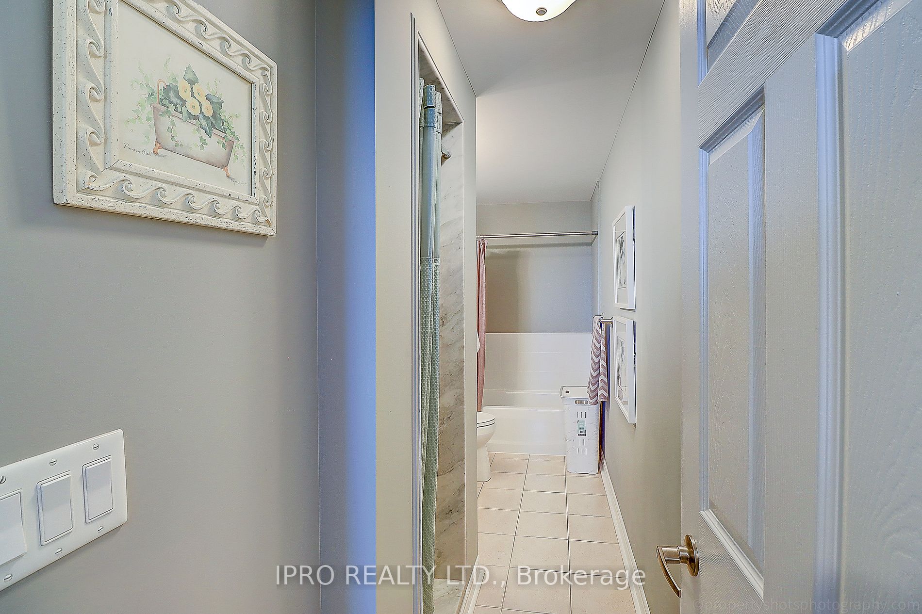 15450 Yonge St, #401
