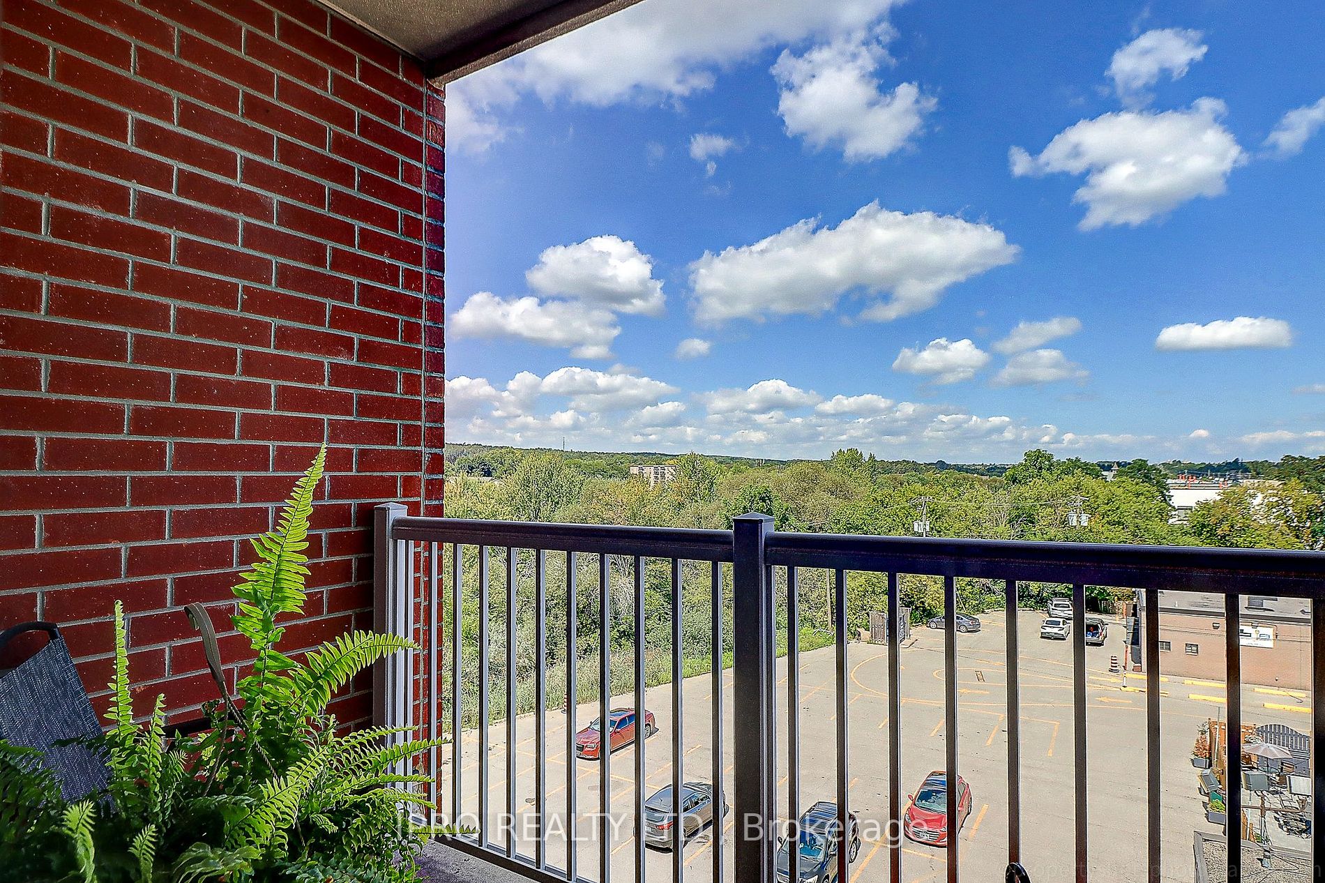 15450 Yonge St, #401