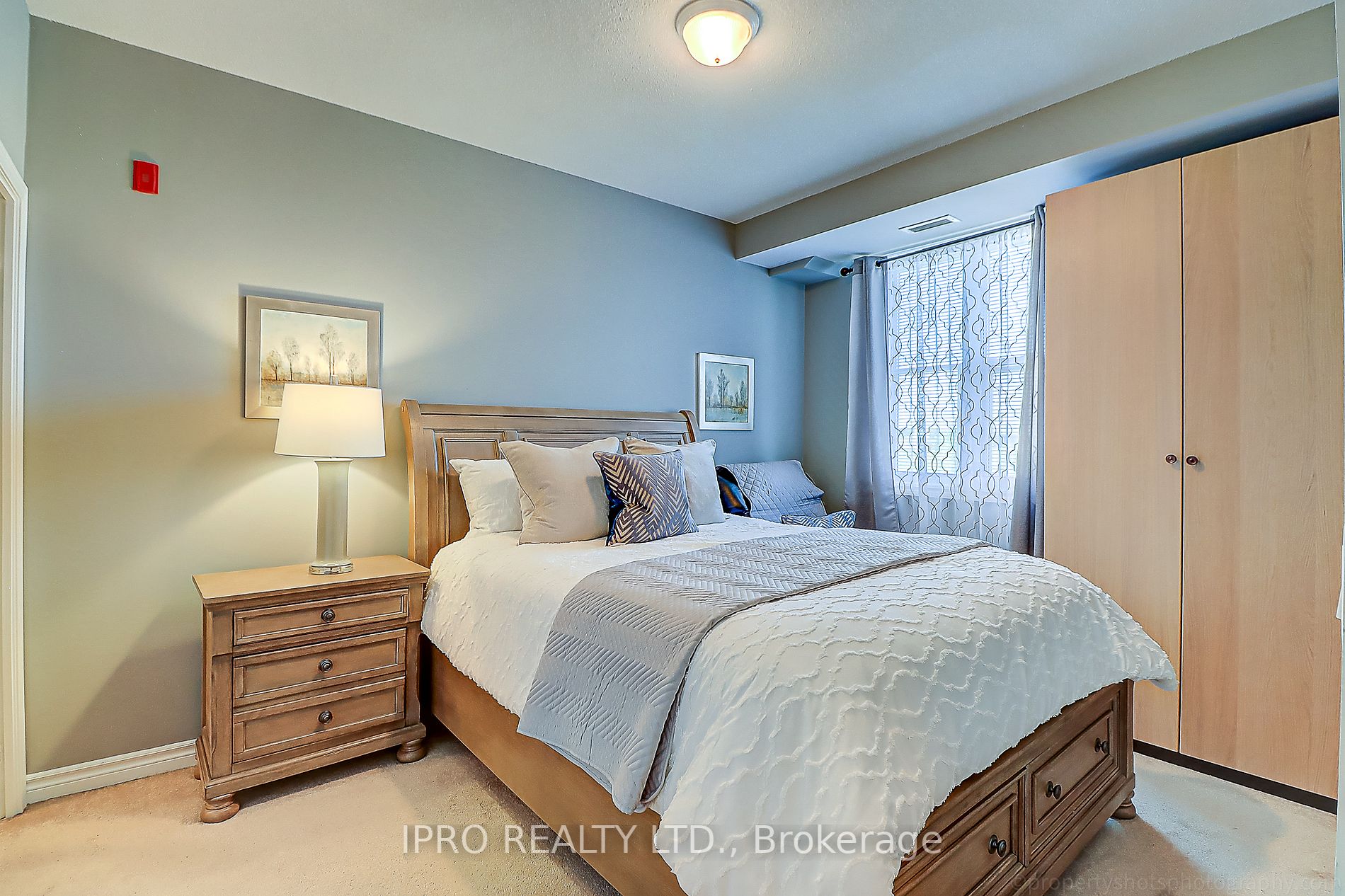 15450 Yonge St, #401