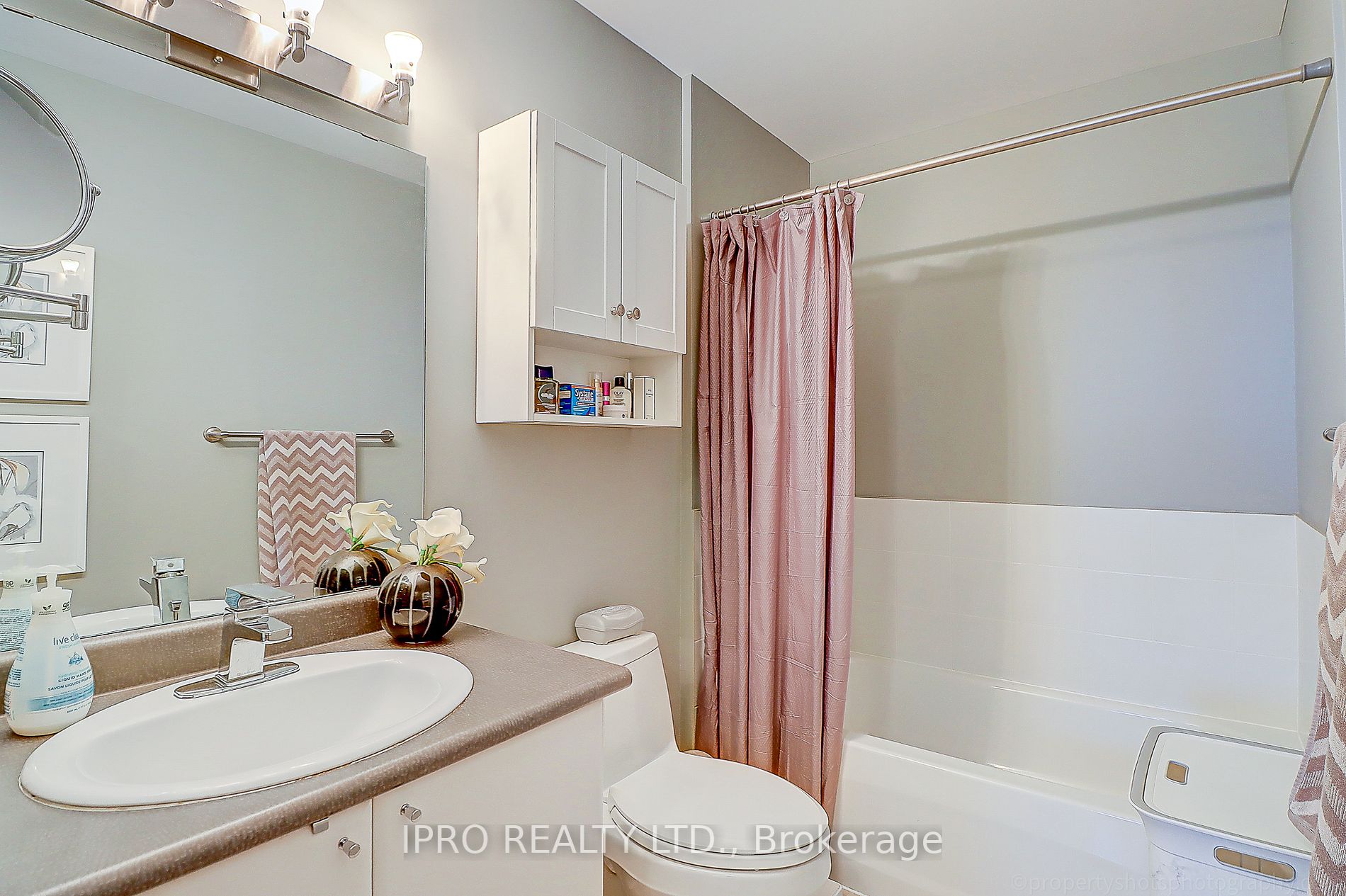 15450 Yonge St, #401