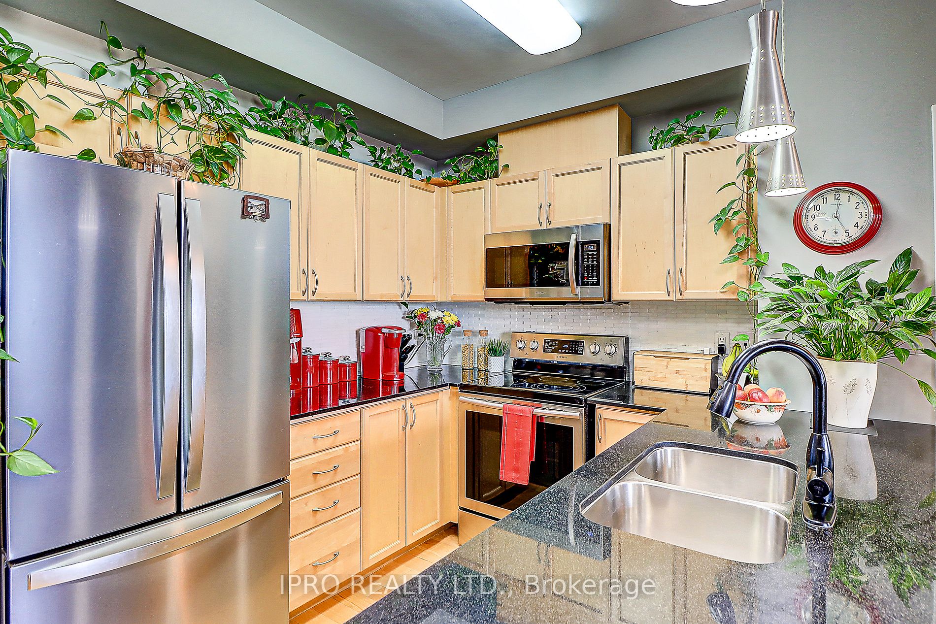 15450 Yonge St, #401