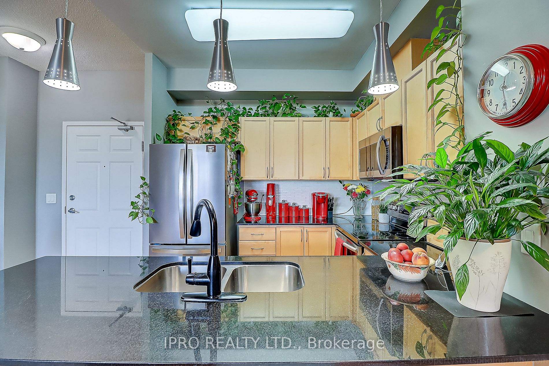 15450 Yonge St, #401