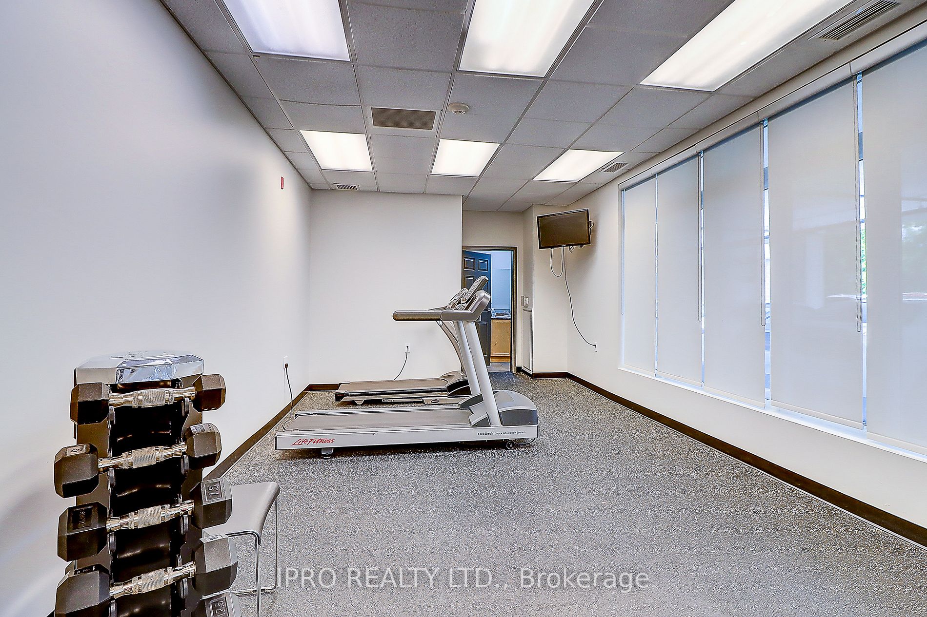 15450 Yonge St, #401