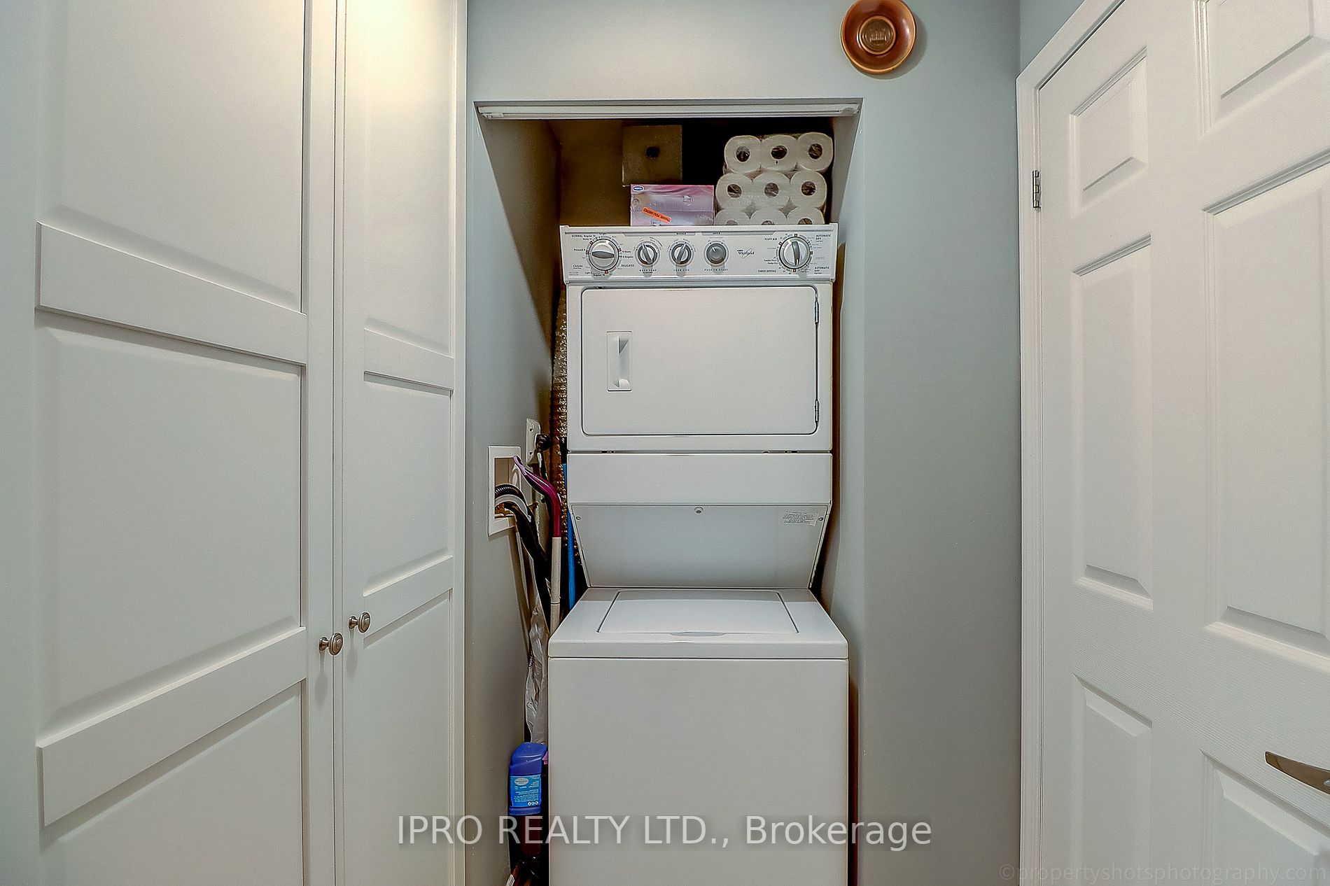 15450 Yonge St, #401