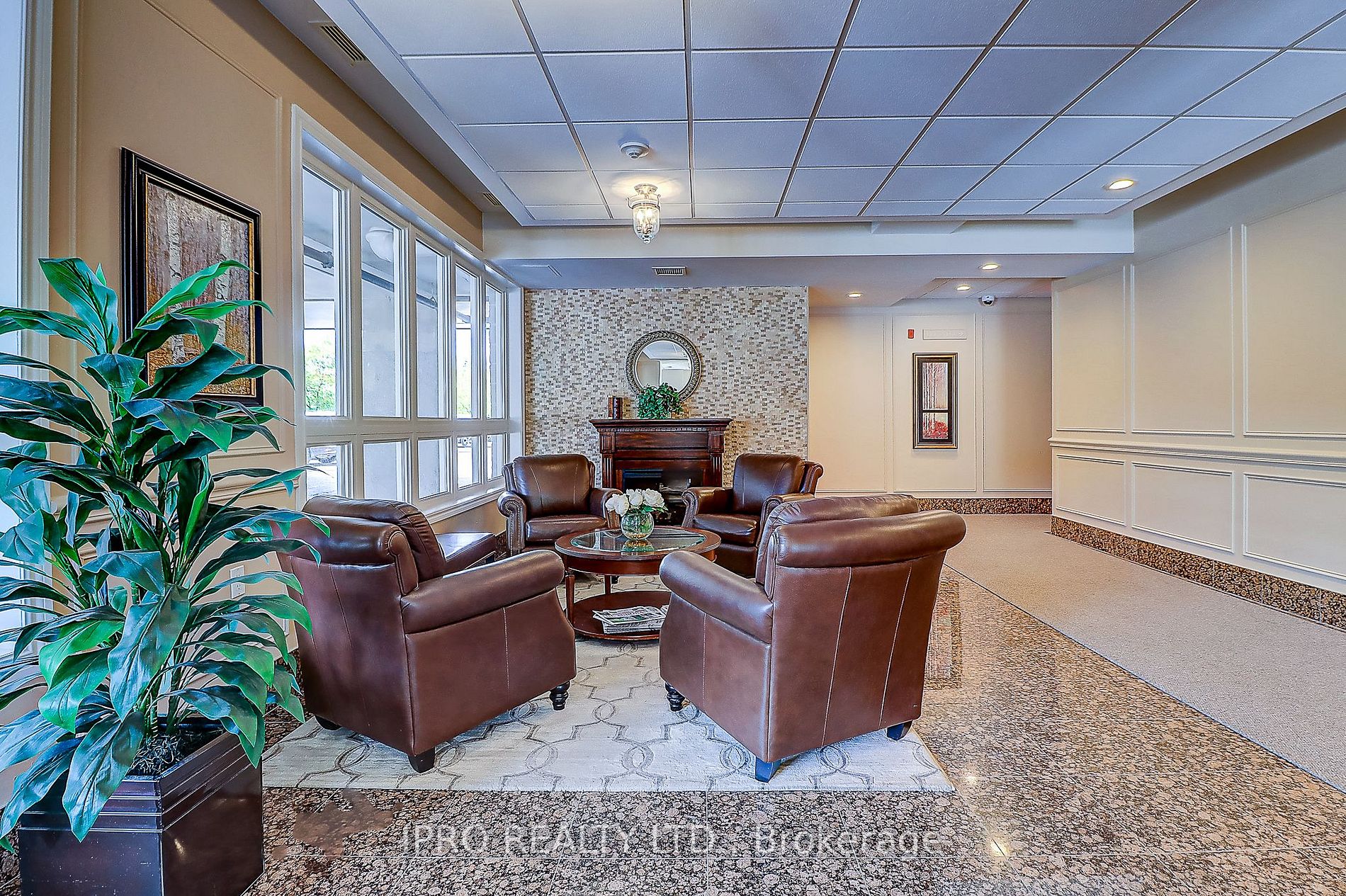 15450 Yonge St, #401