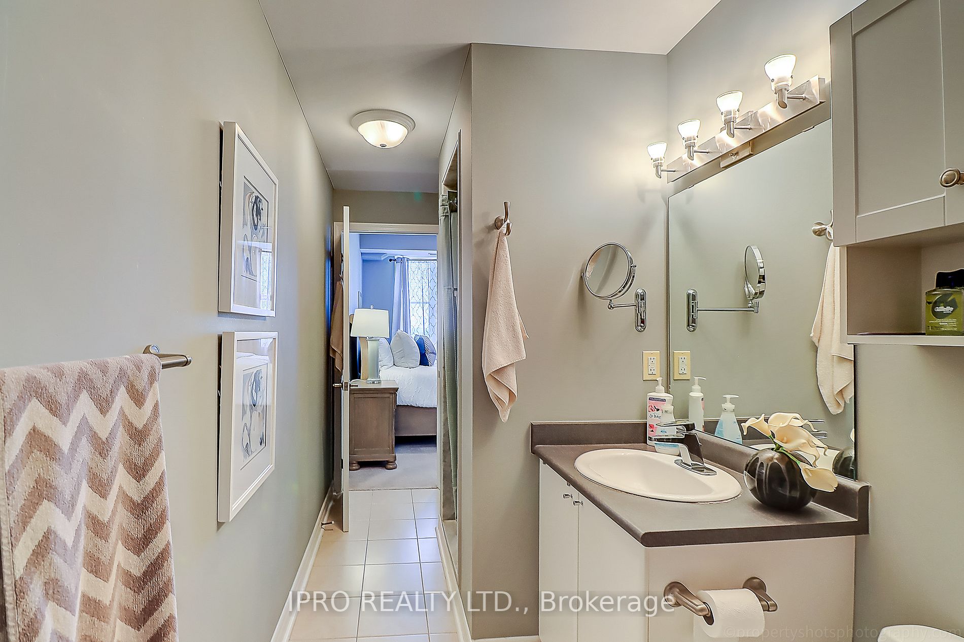 15450 Yonge St, #401