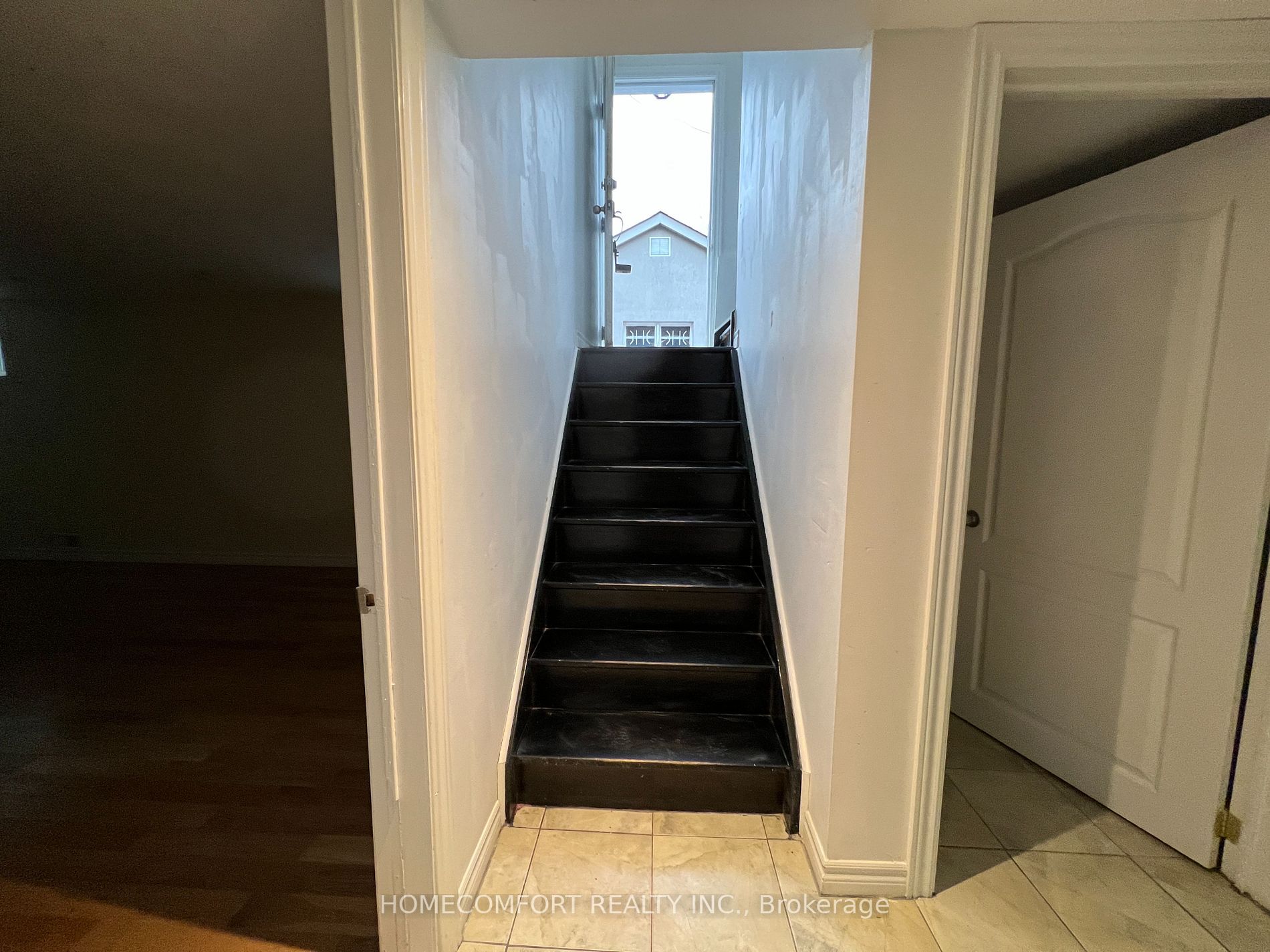 163 John St