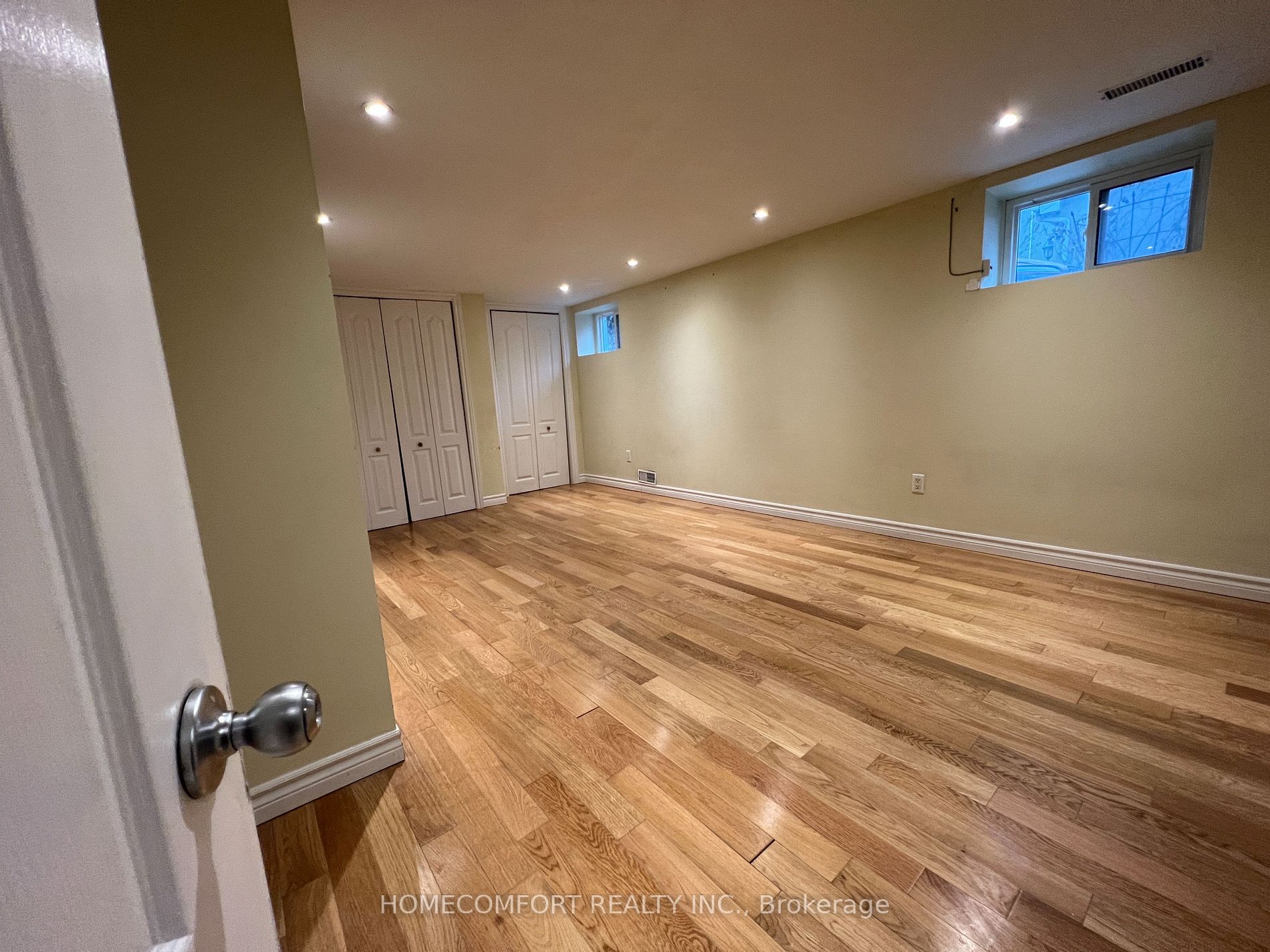 163 John St