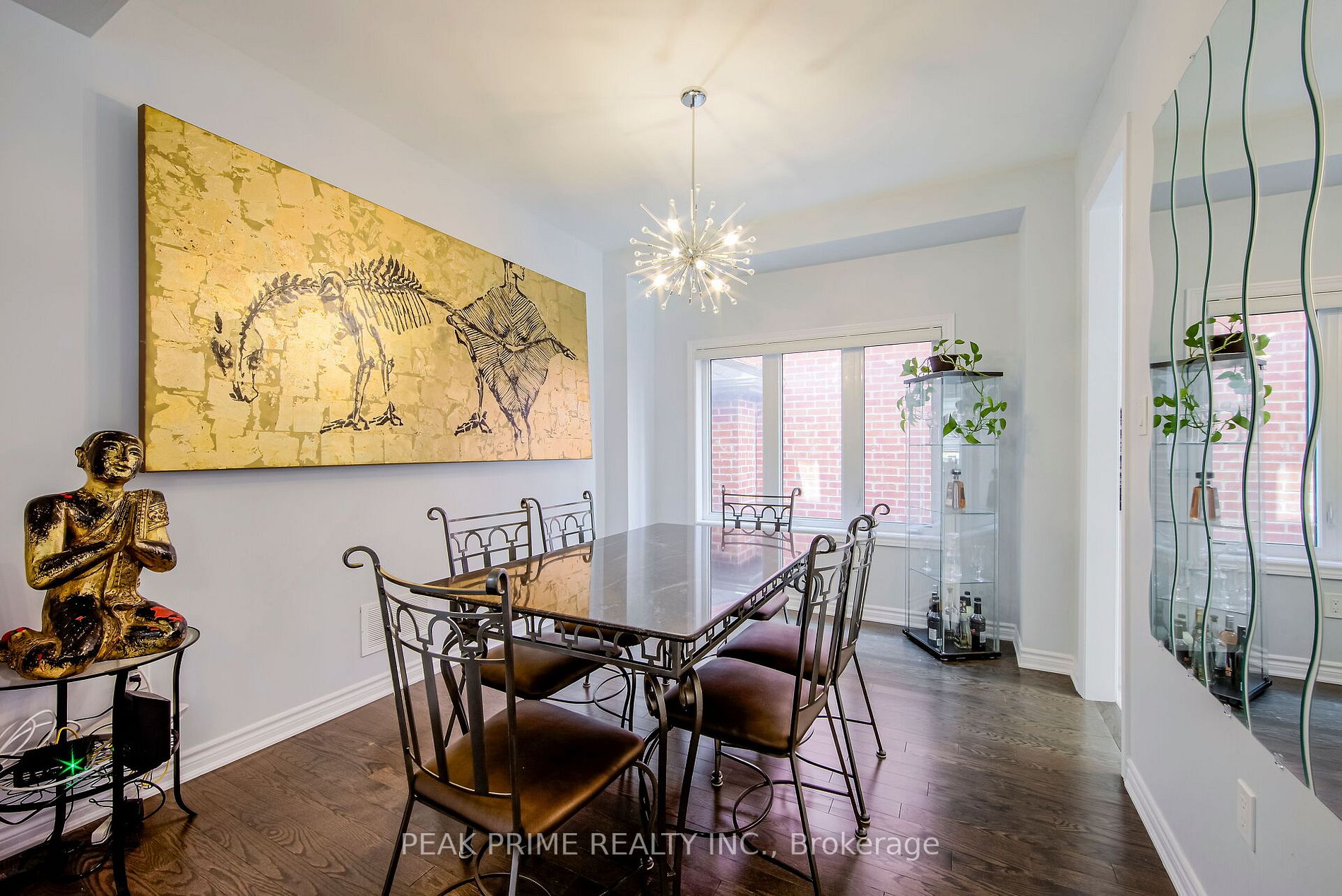 1534 Farrow Cres