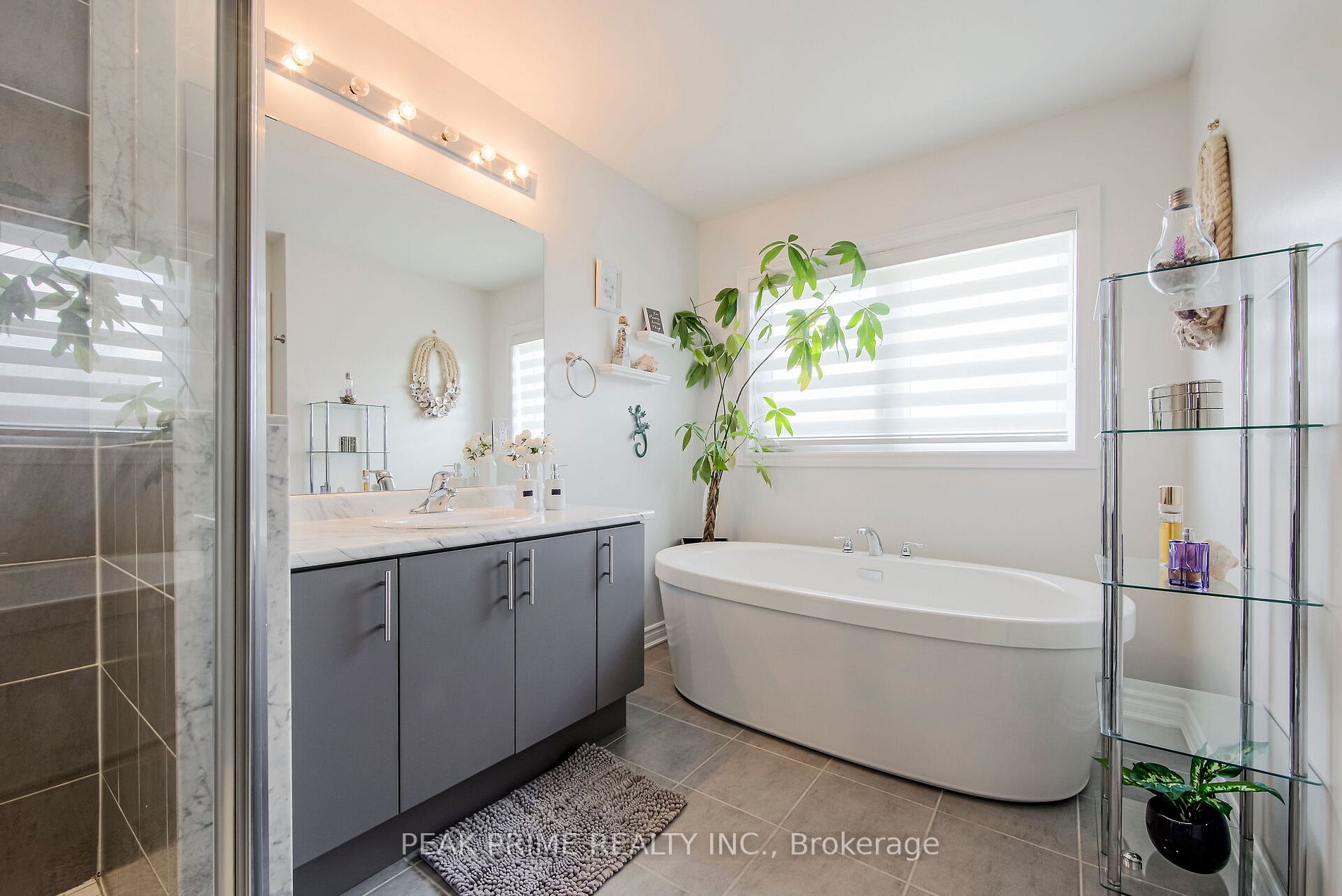 1534 Farrow Cres