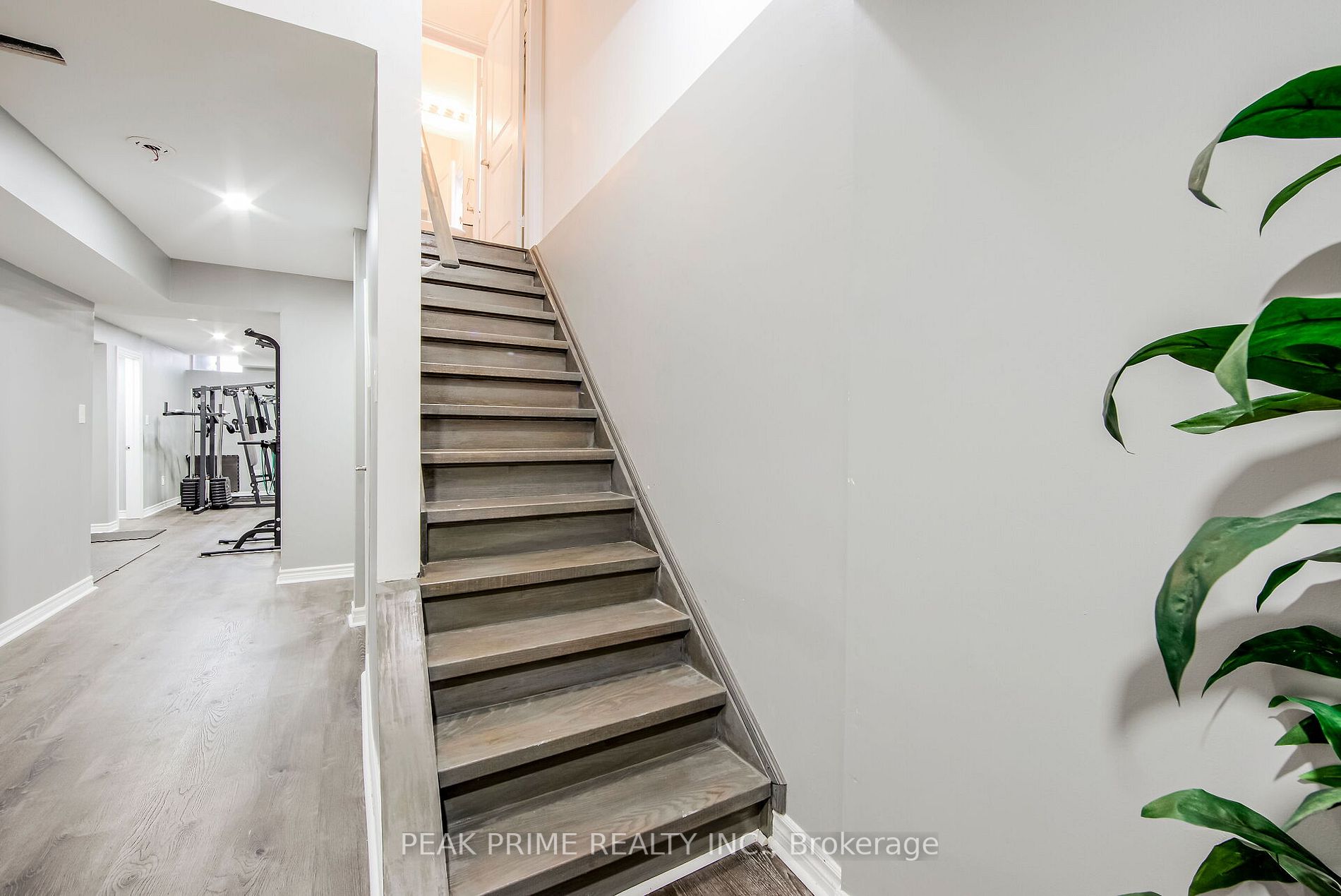 1534 Farrow Cres