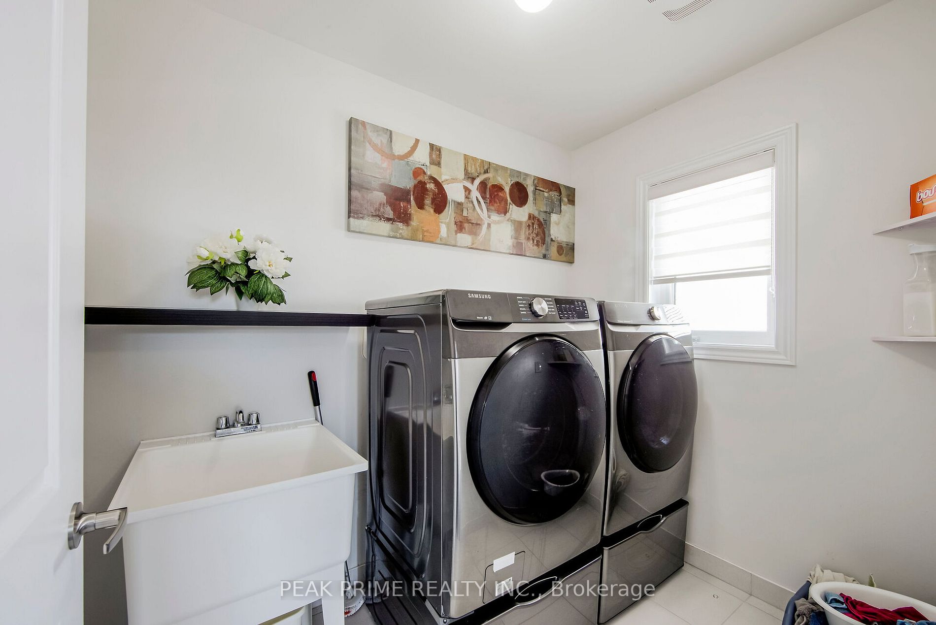 1534 Farrow Cres