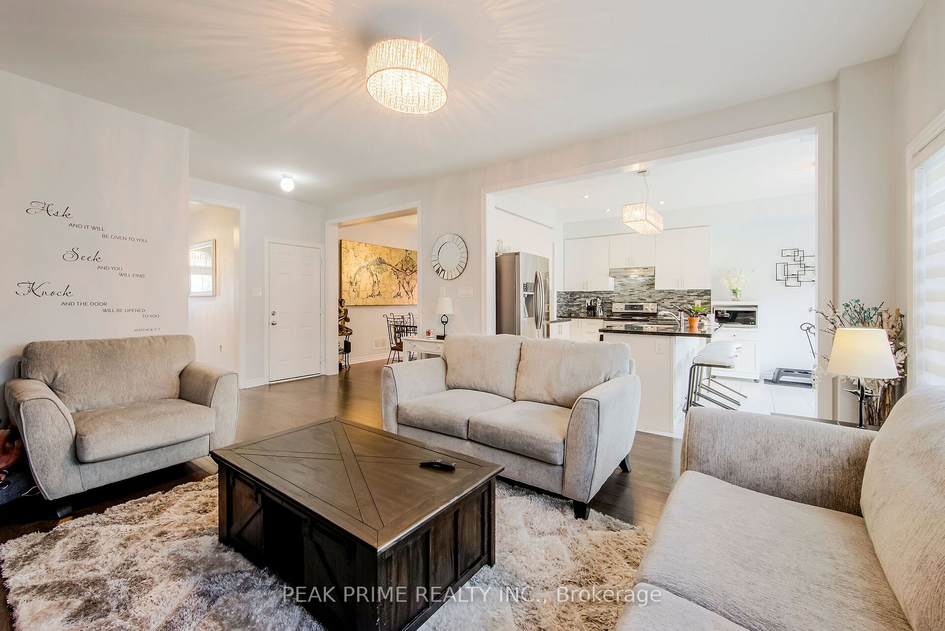 1534 Farrow Cres