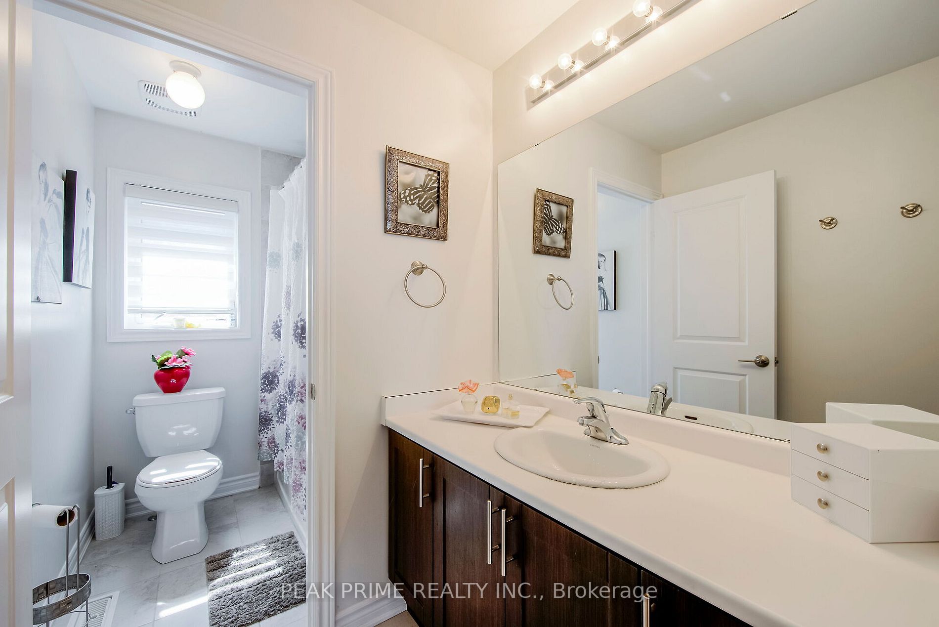 1534 Farrow Cres