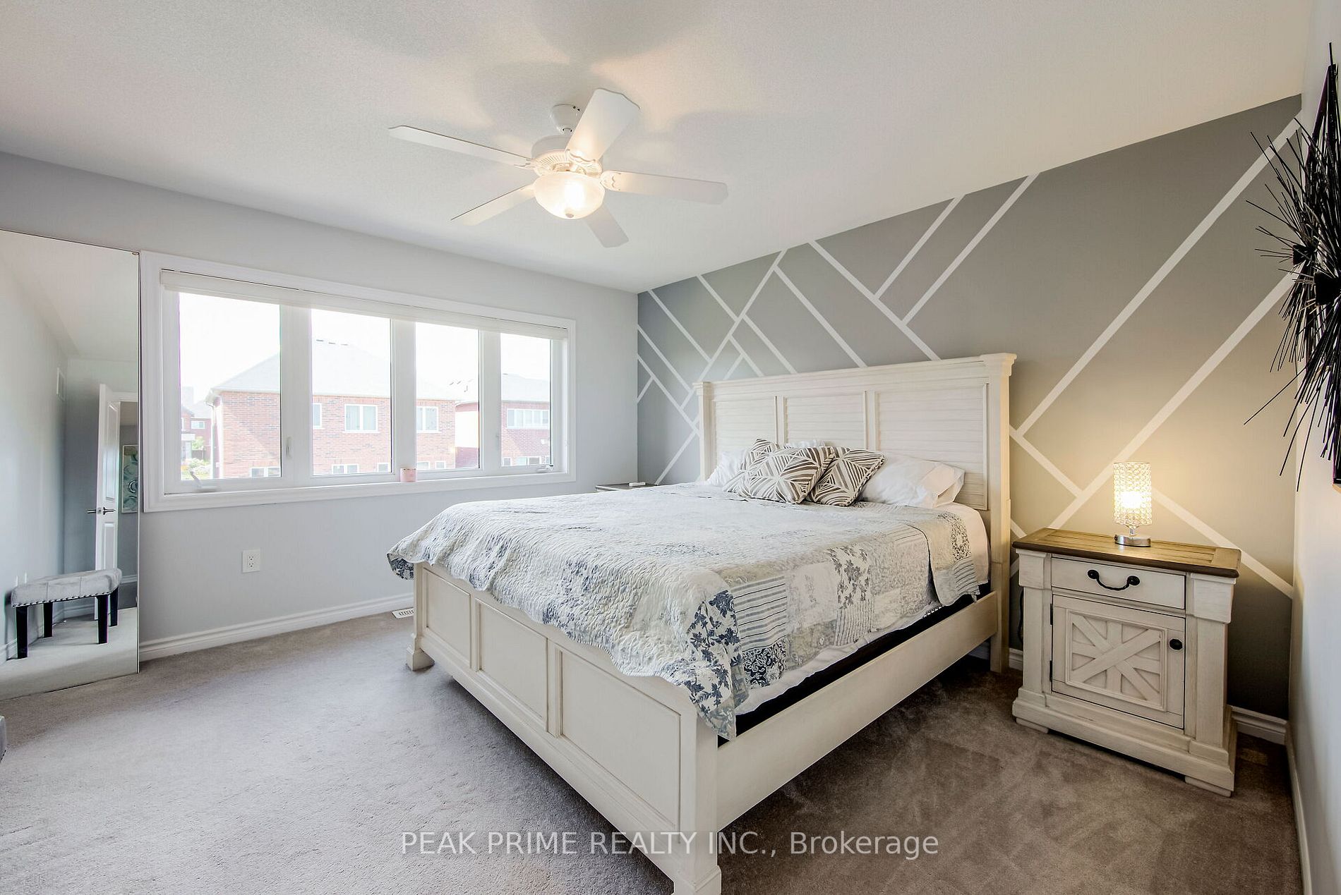 1534 Farrow Cres