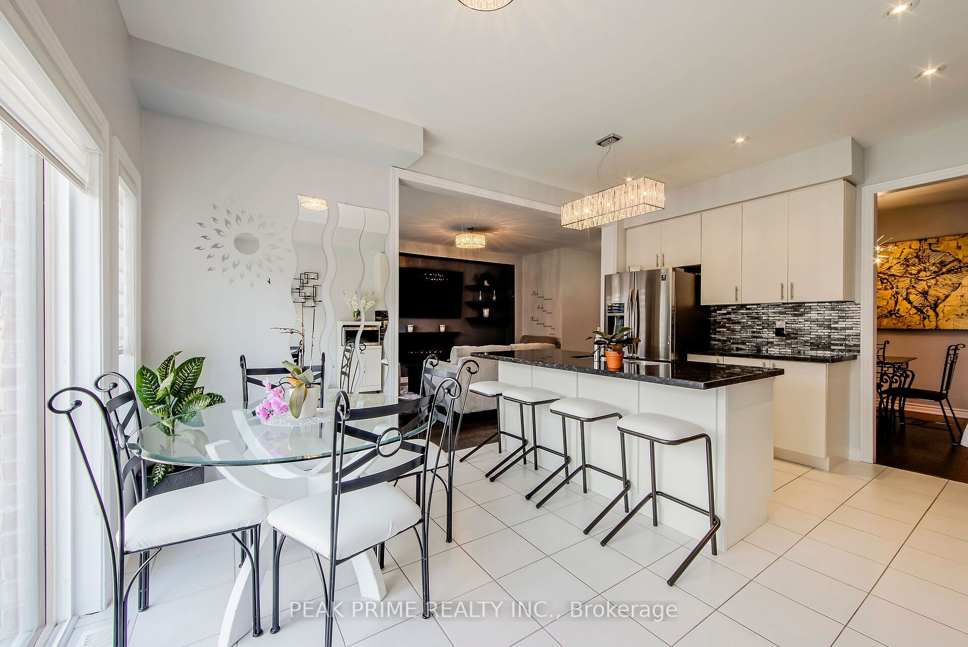 1534 Farrow Cres