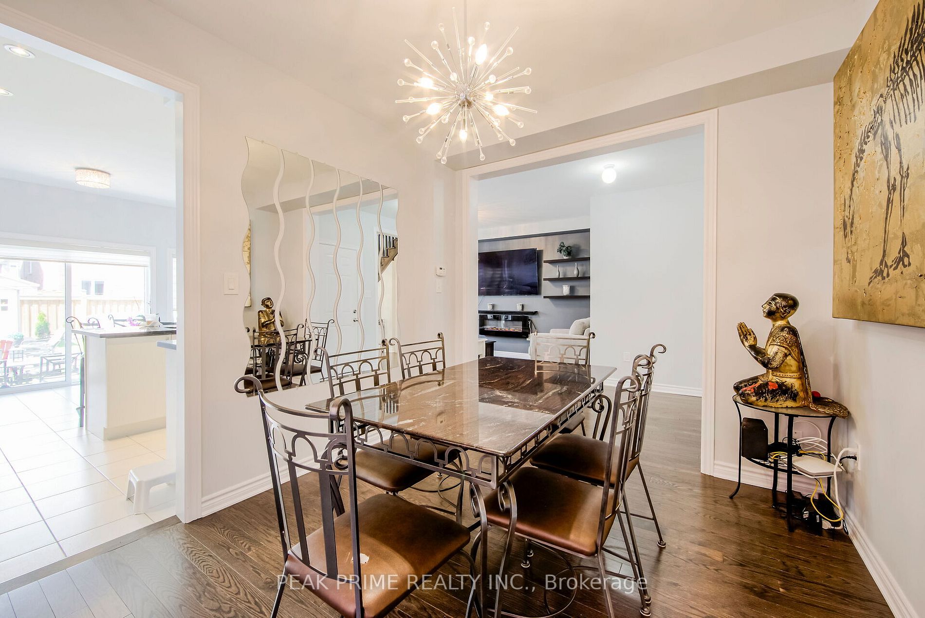 1534 Farrow Cres