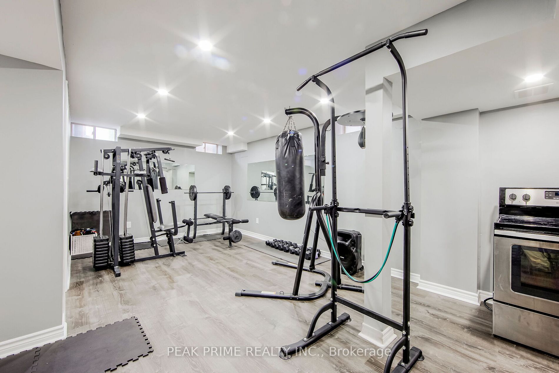 1534 Farrow Cres