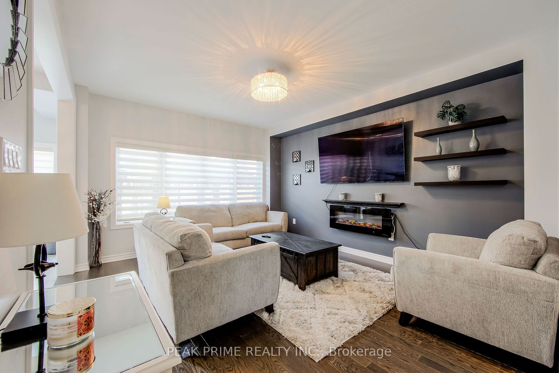 1534 Farrow Cres