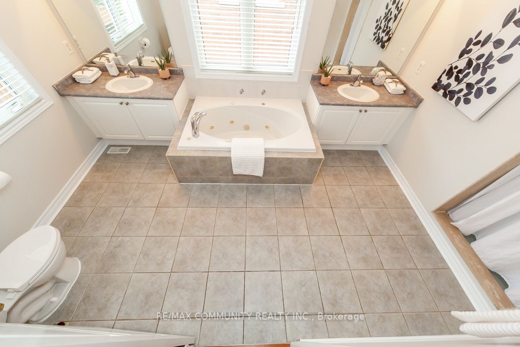 132 Oakborough Dr