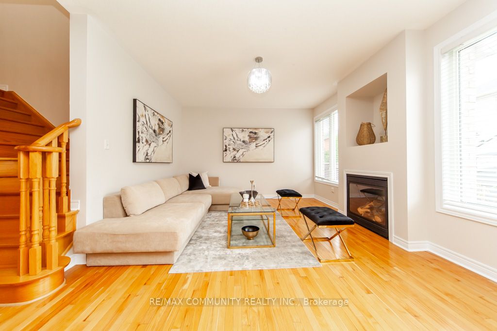 132 Oakborough Dr