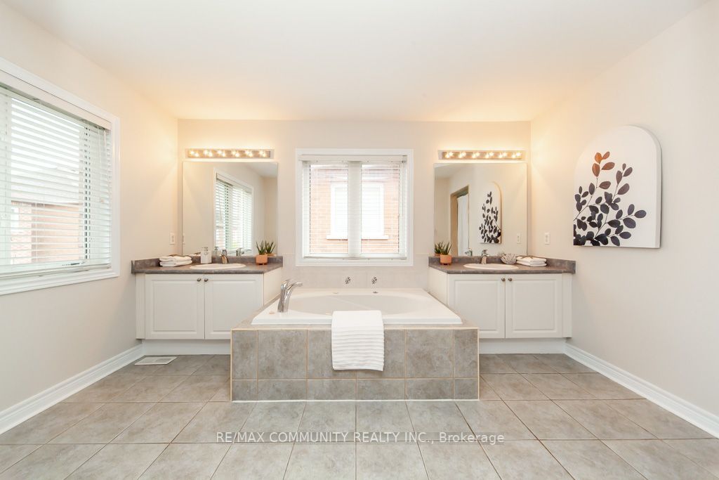 132 Oakborough Dr