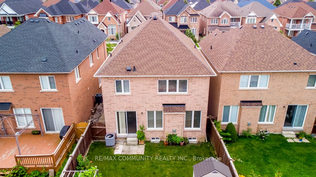 132 Oakborough Dr