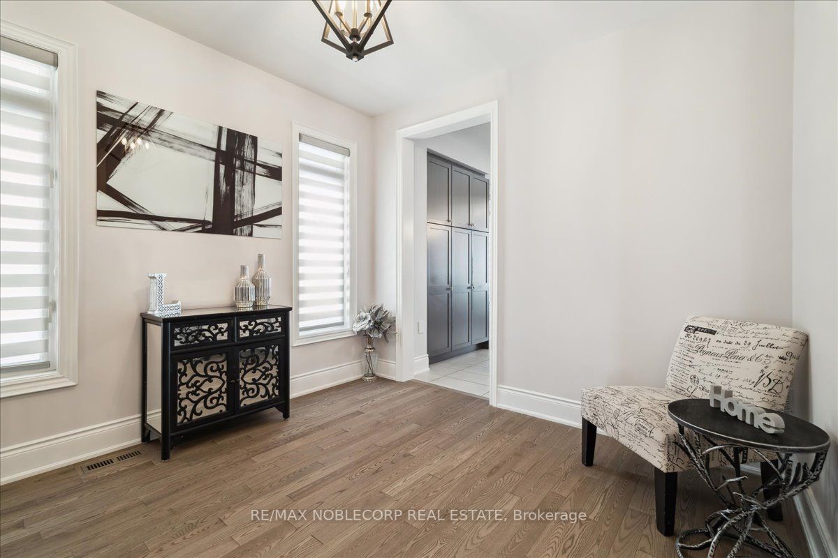245 Cranbrook Cres