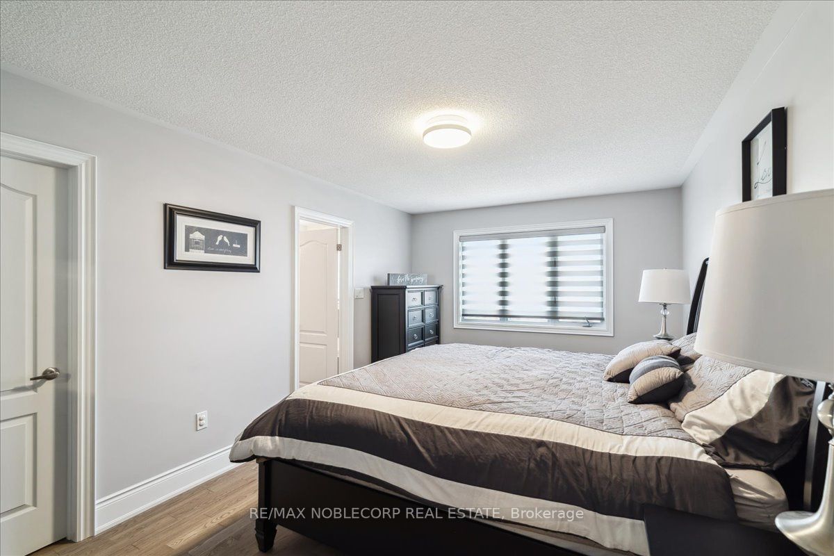 245 Cranbrook Cres