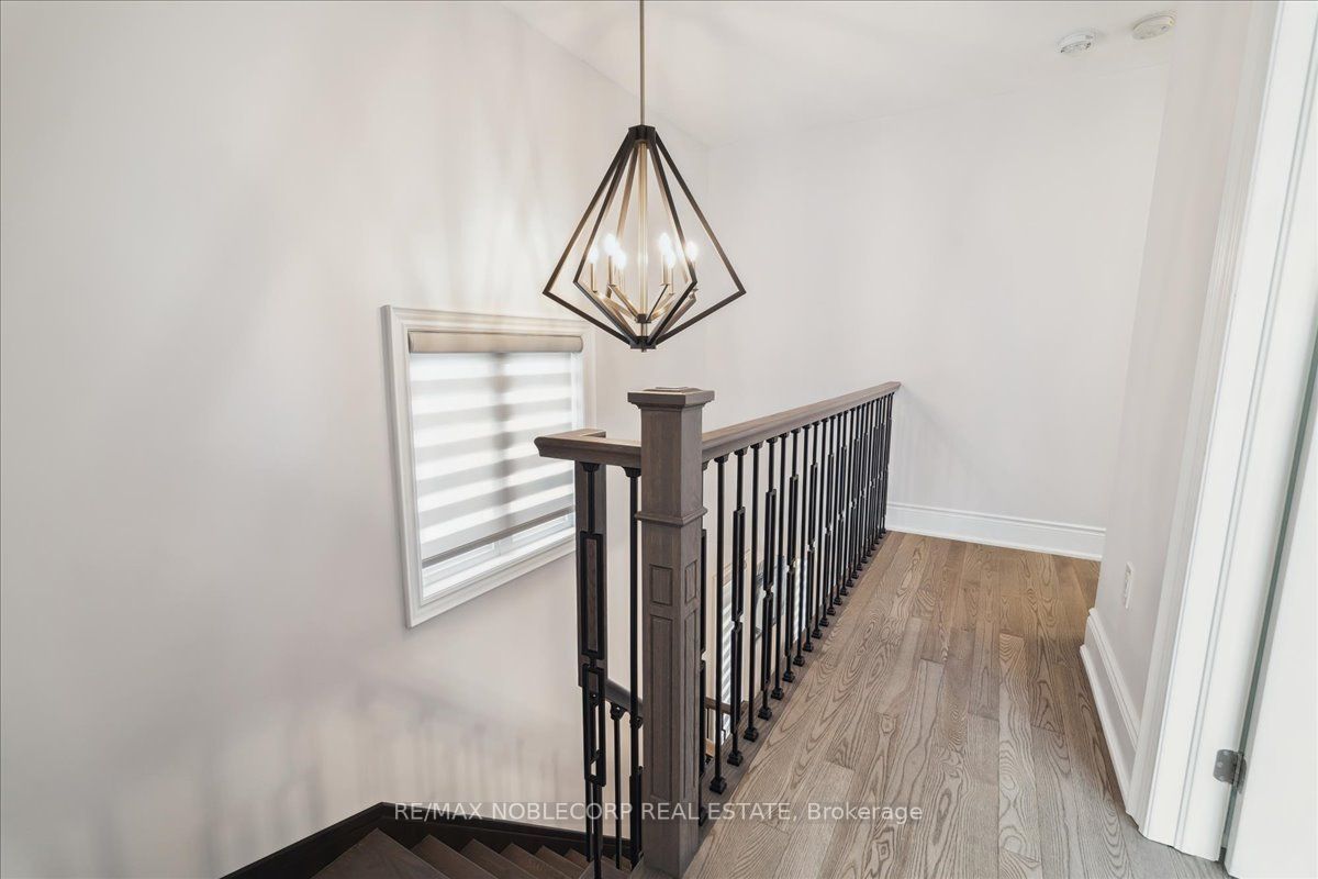 245 Cranbrook Cres