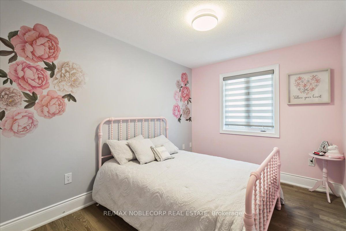 245 Cranbrook Cres