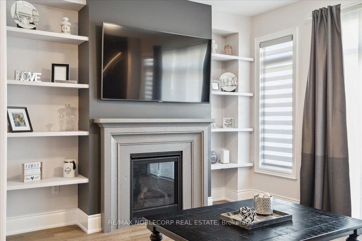 245 Cranbrook Cres
