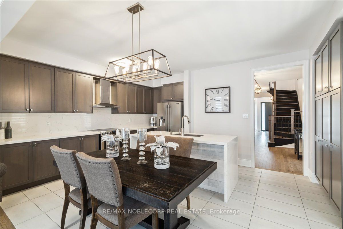 245 Cranbrook Cres