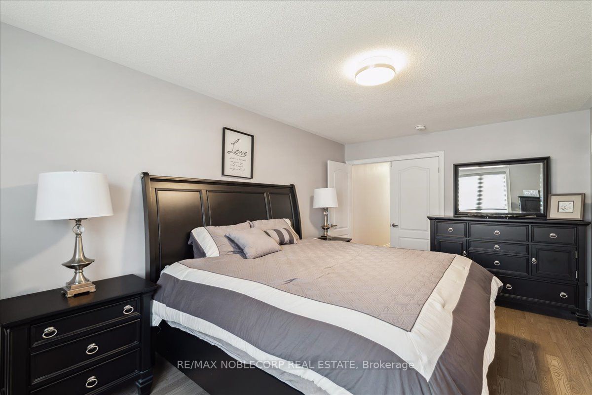 245 Cranbrook Cres