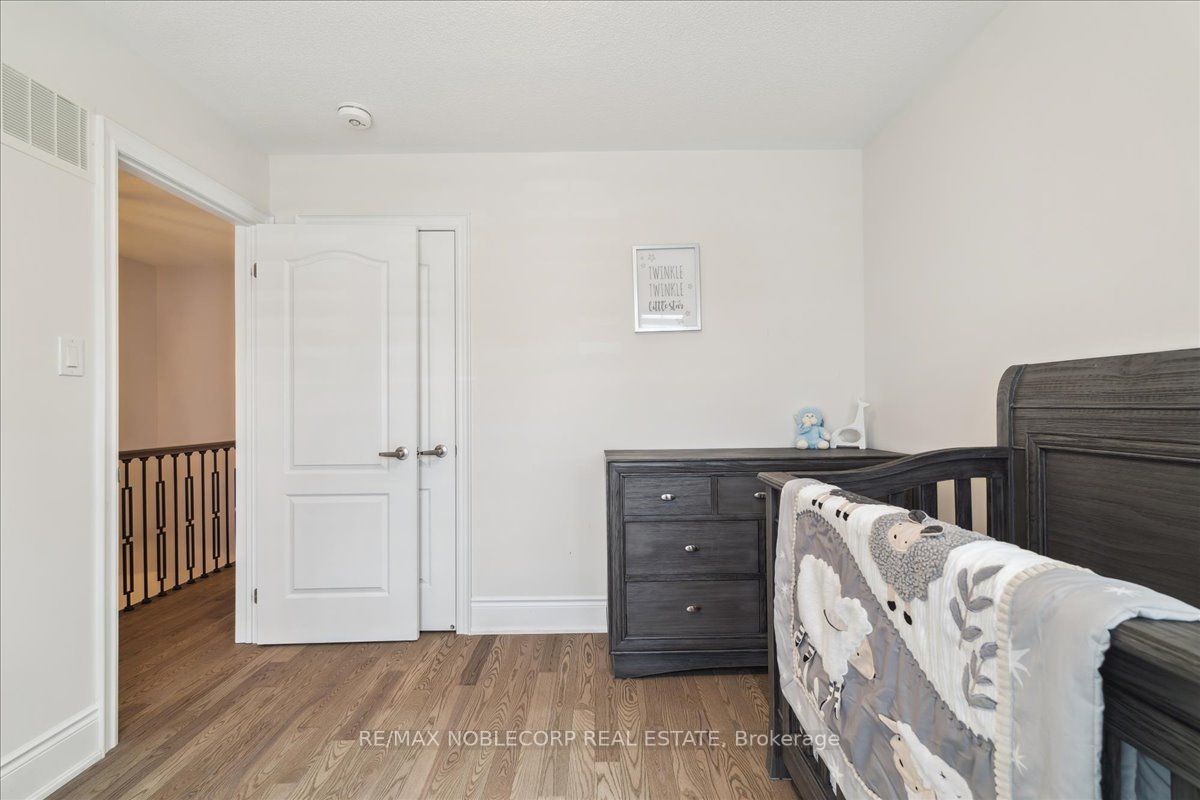 245 Cranbrook Cres