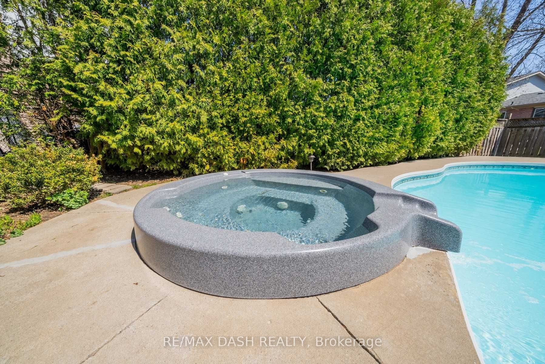 21 Mayvern Cres