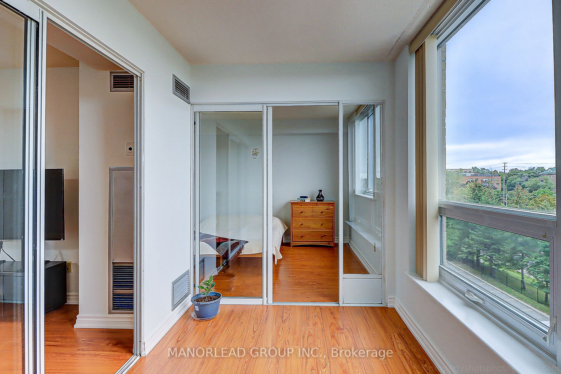326 Major Mackenzie Dr, #510