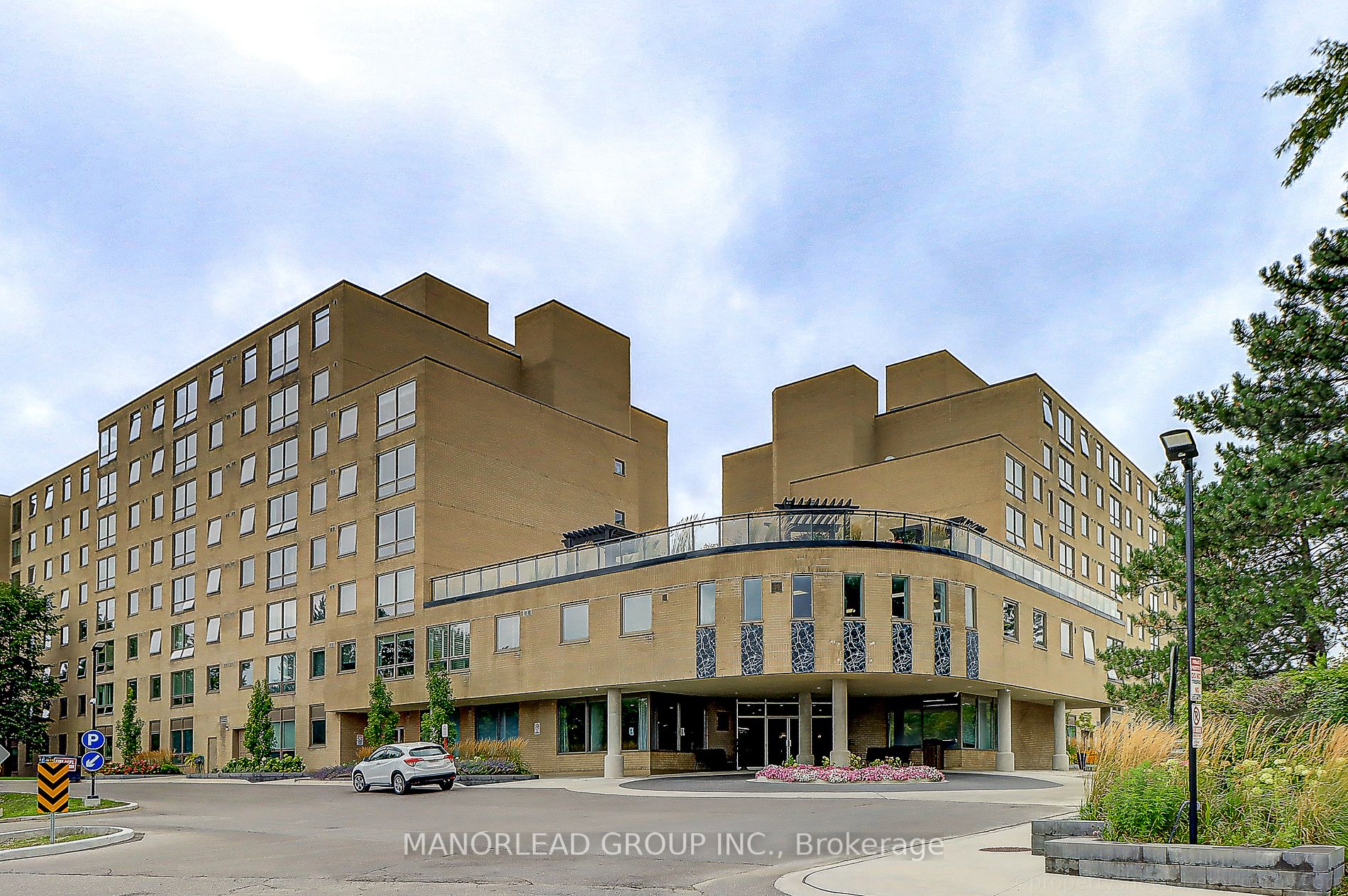 326 Major Mackenzie Dr, #510