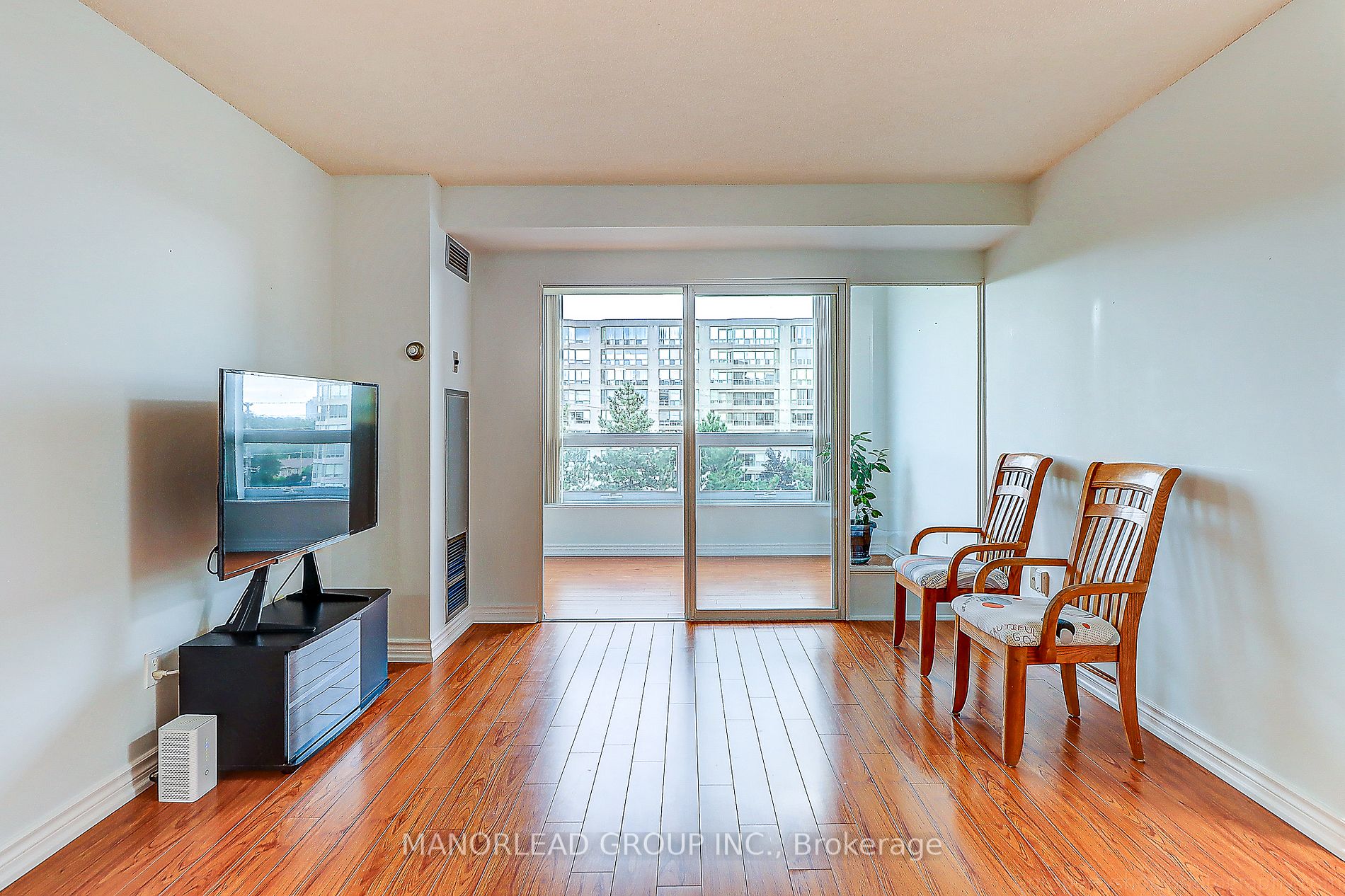 326 Major Mackenzie Dr, #510