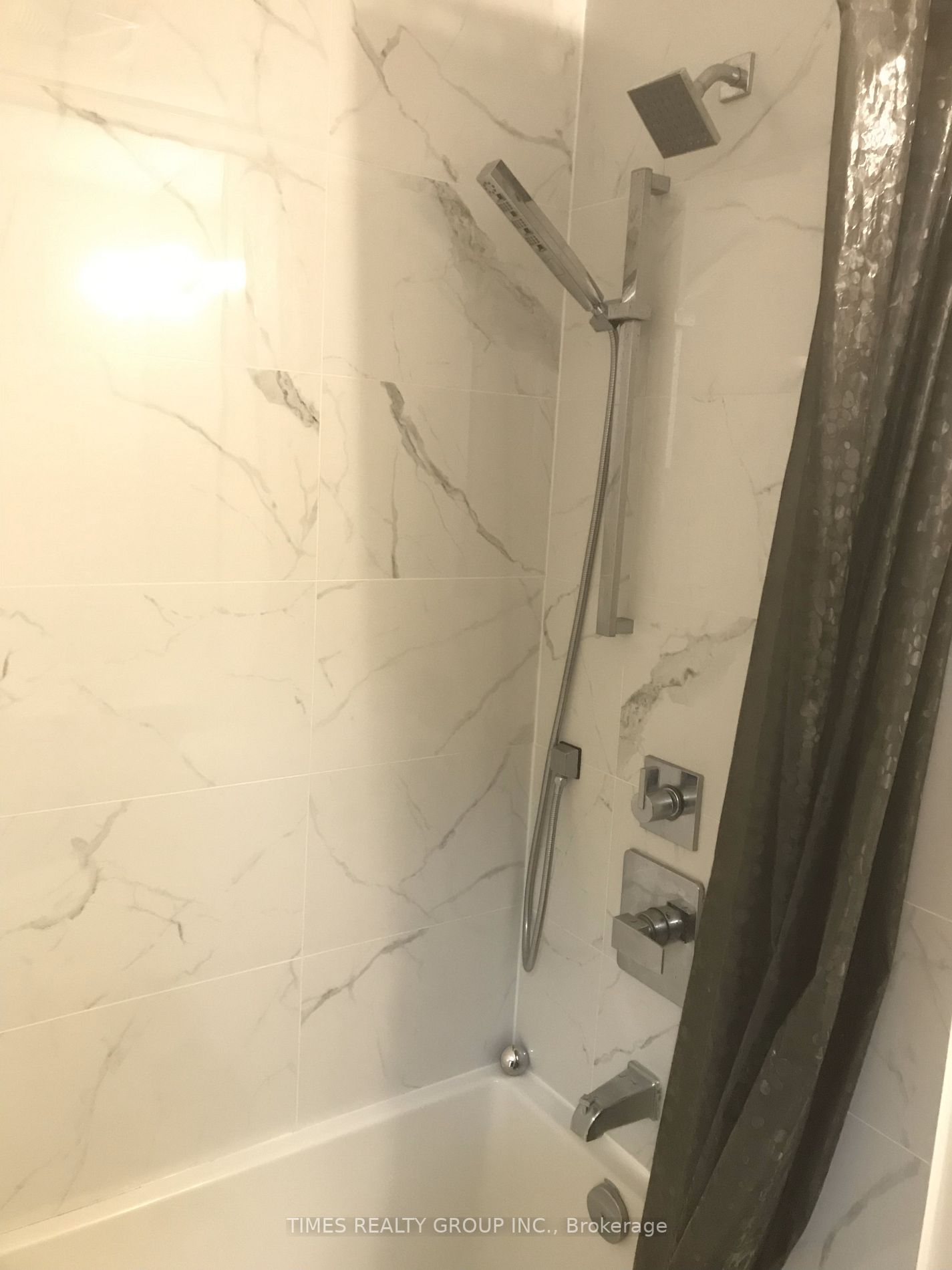 9085 Jane Street #811
