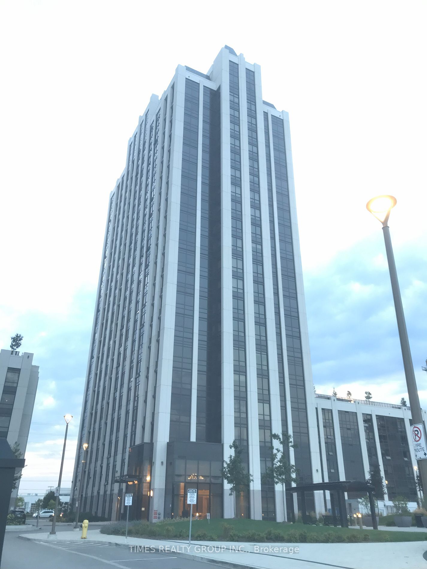 9085 Jane Street #811