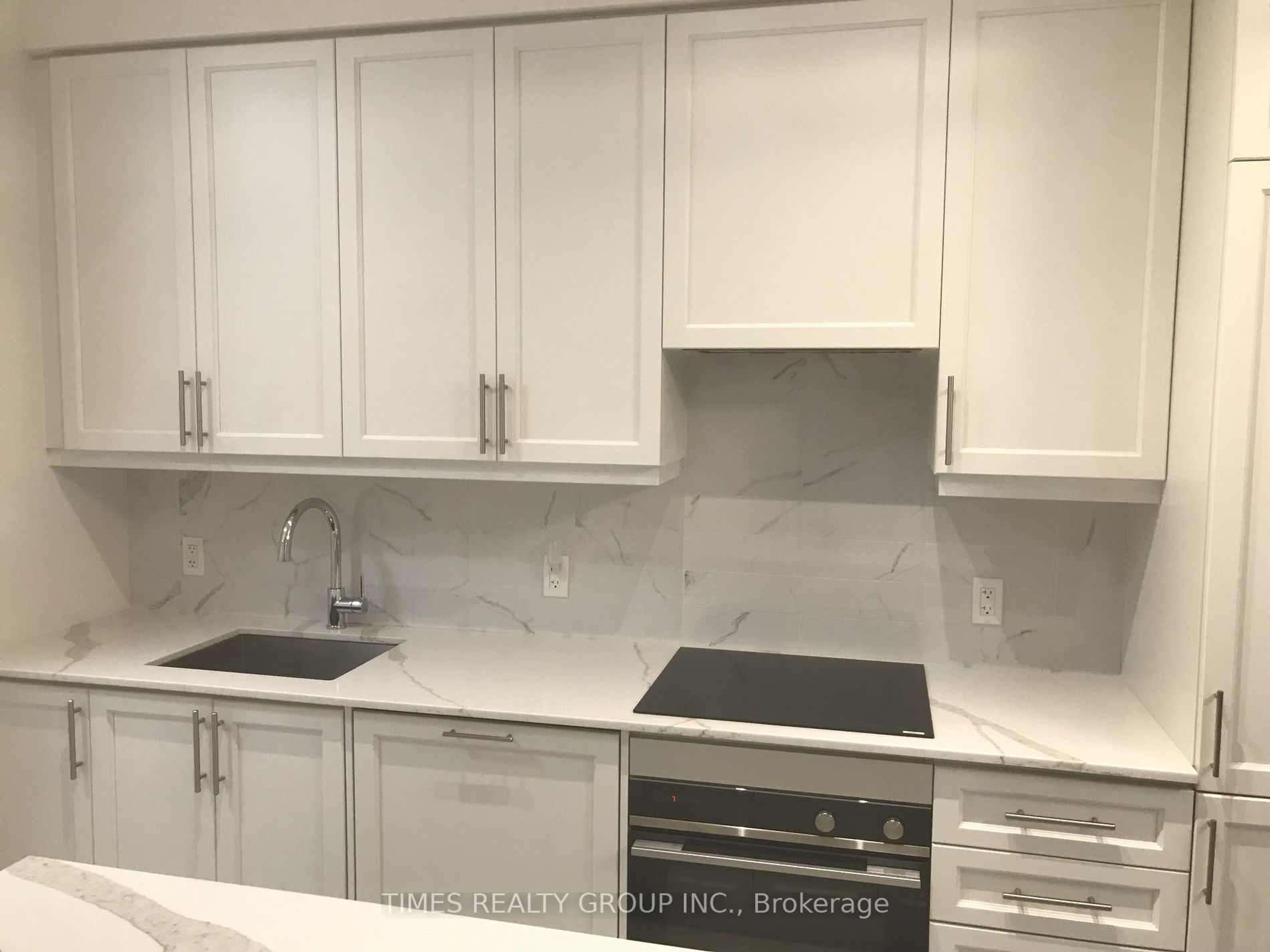 9085 Jane Street #811