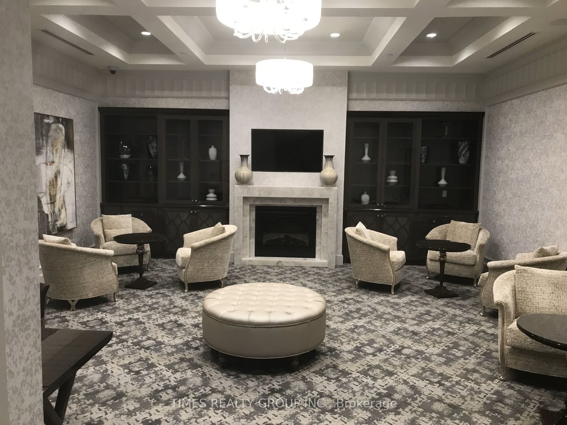 9085 Jane Street #811