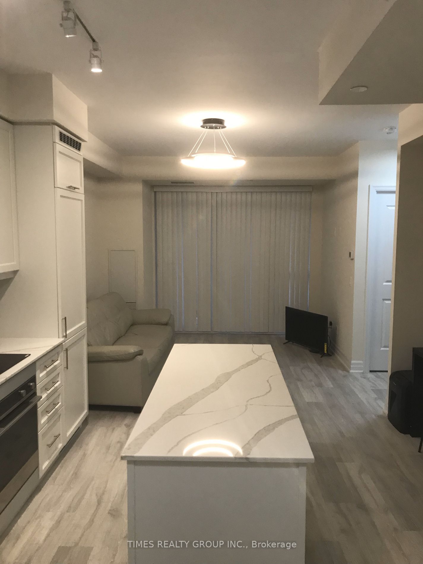 9085 Jane Street #811