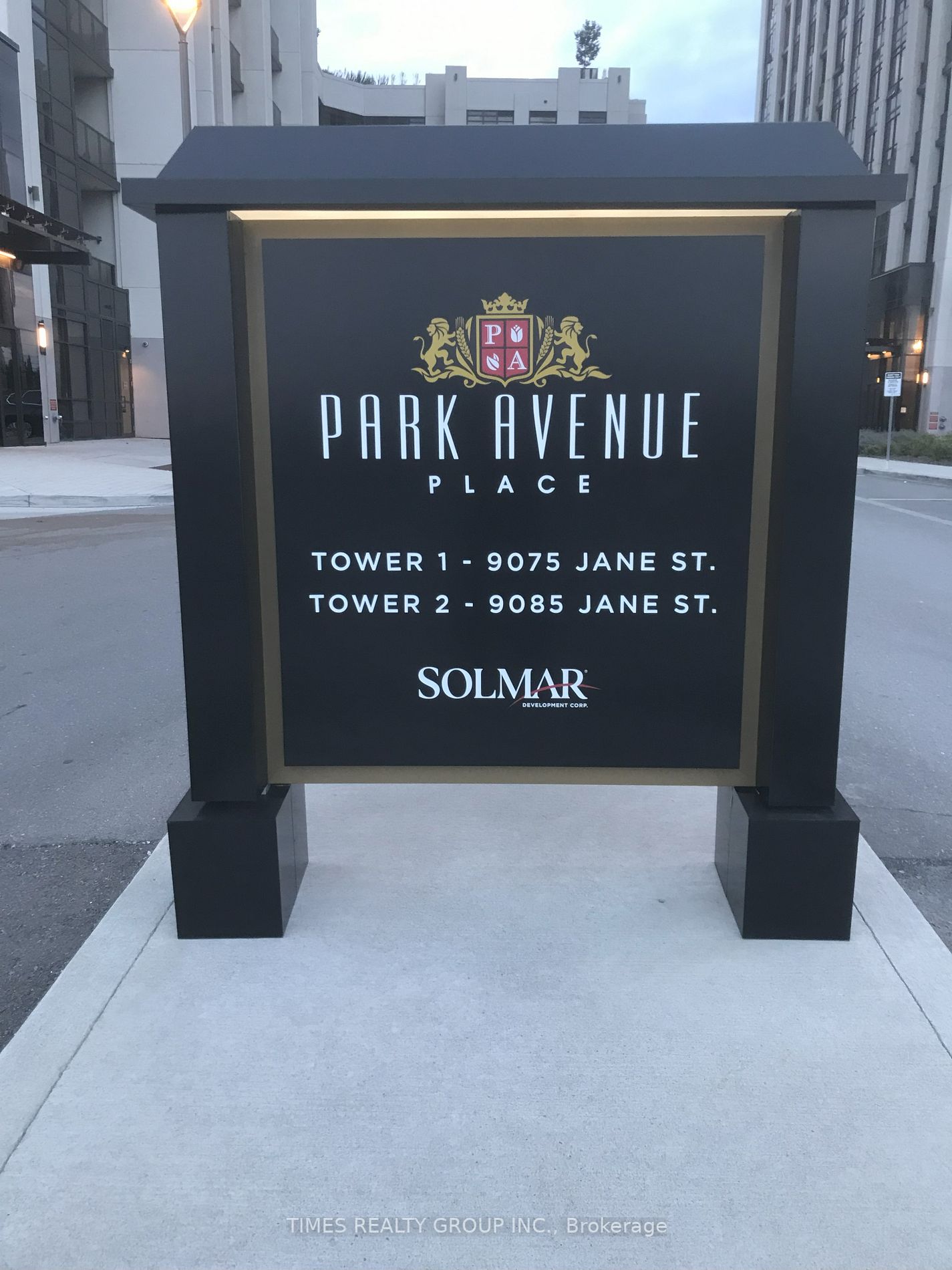 9085 Jane Street #811