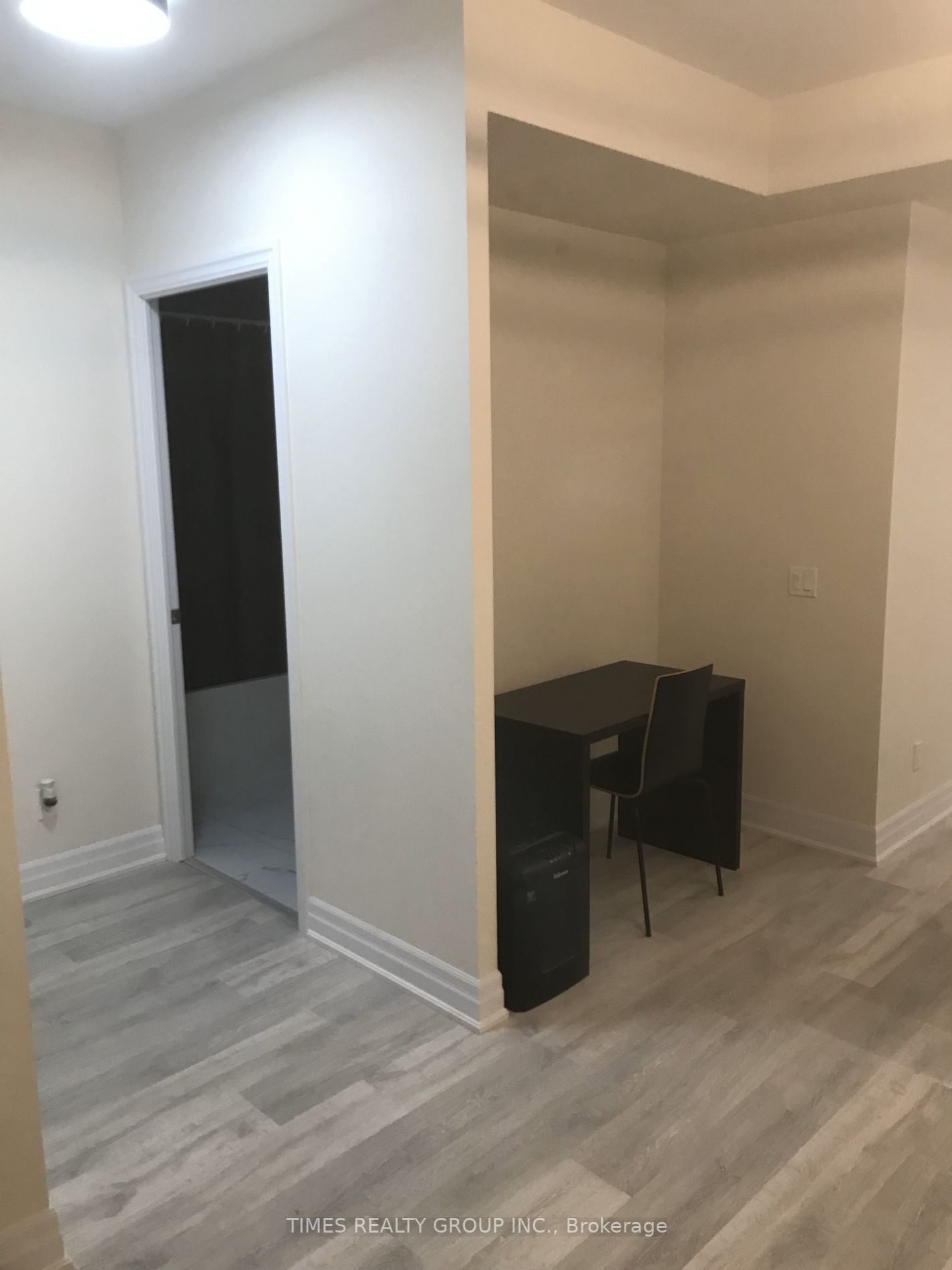 9085 Jane Street #811
